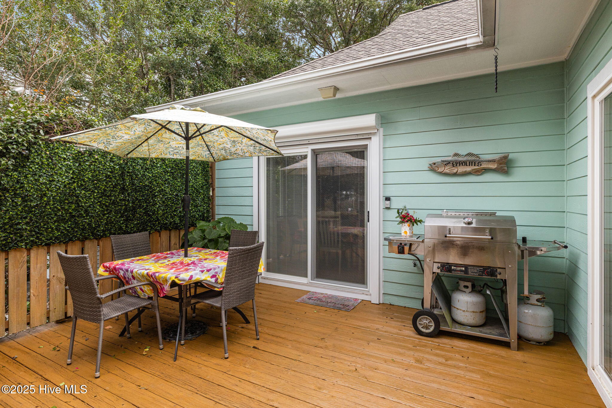 100540385 | Photo 36