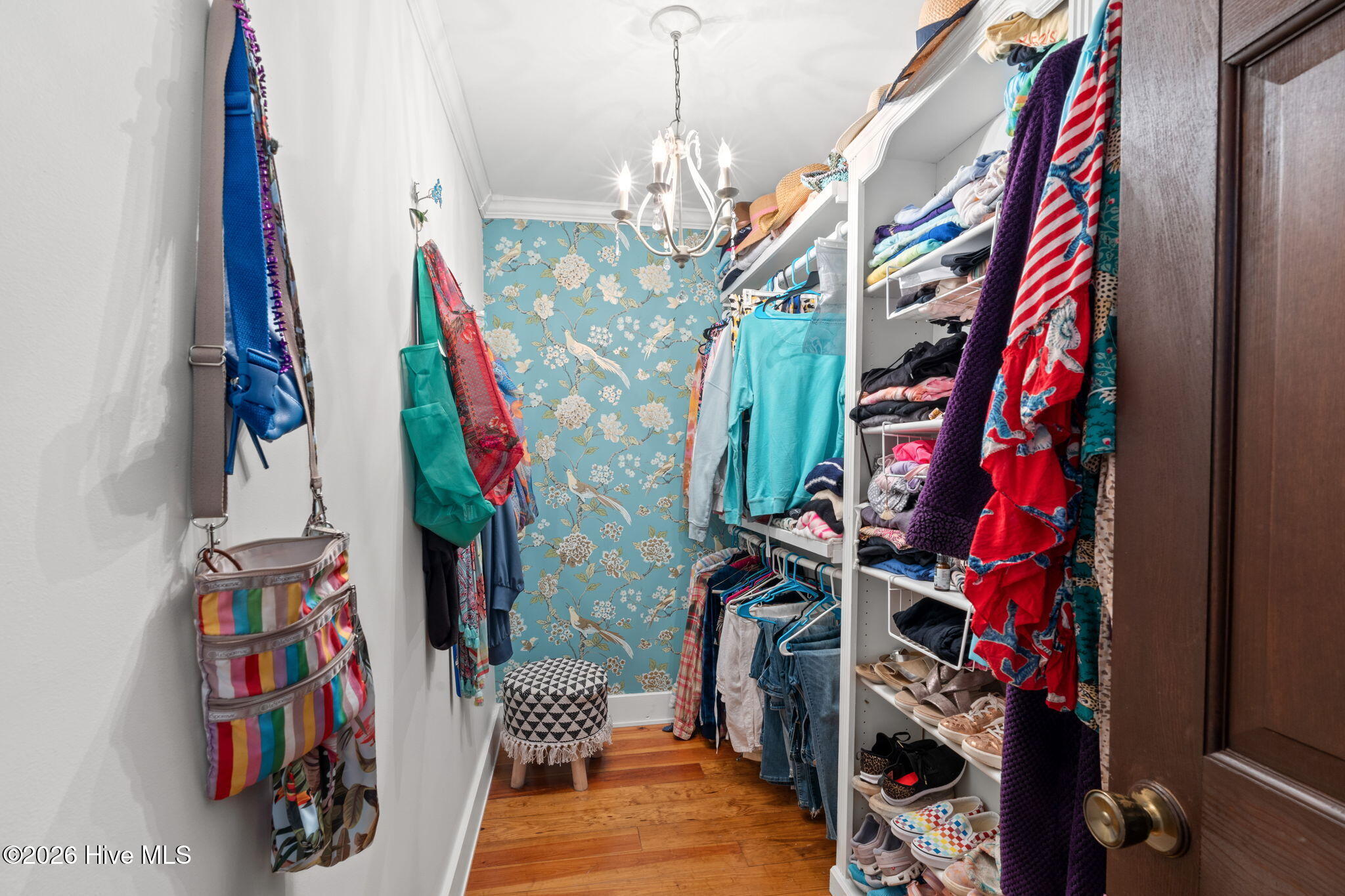 100562668 | Photo 22