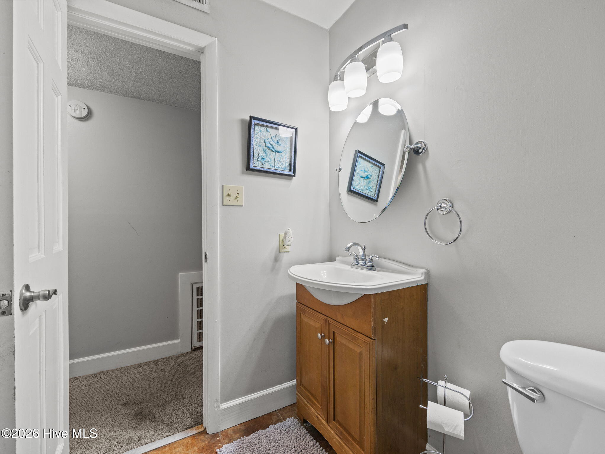 100570195 | Photo 23