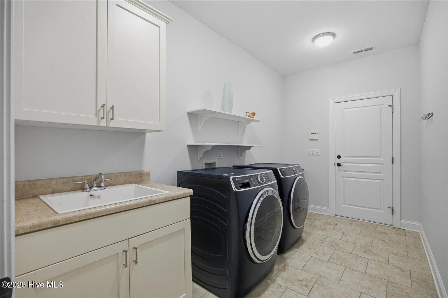 100550413 | Photo 10