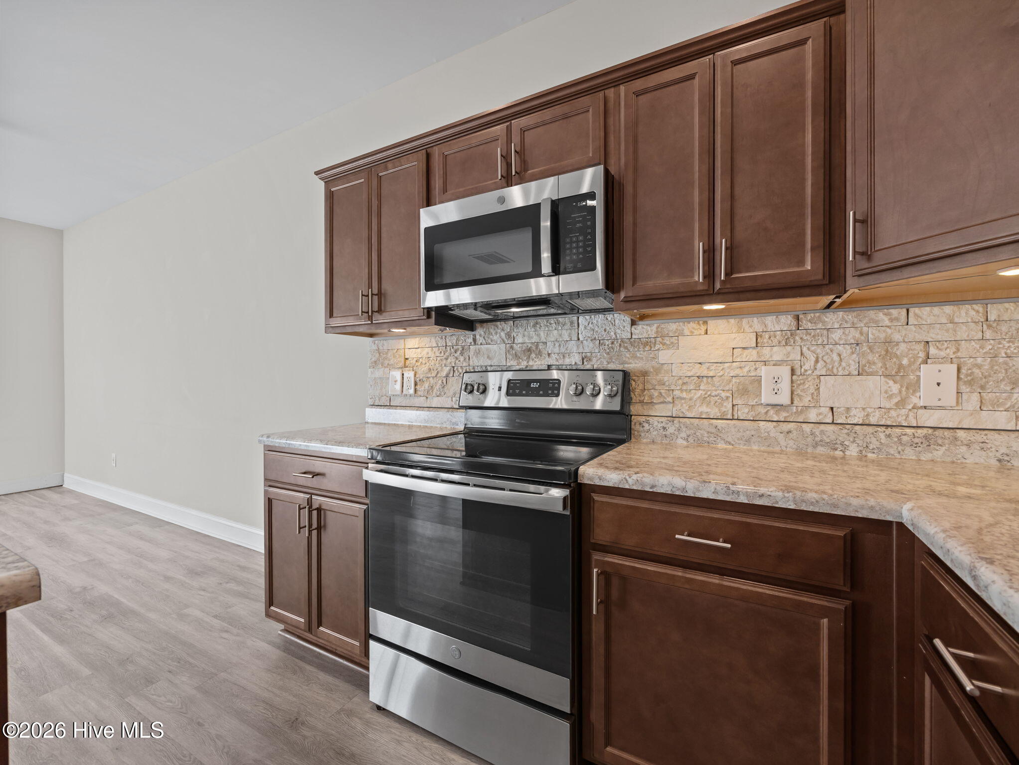 100565324 | Photo 12