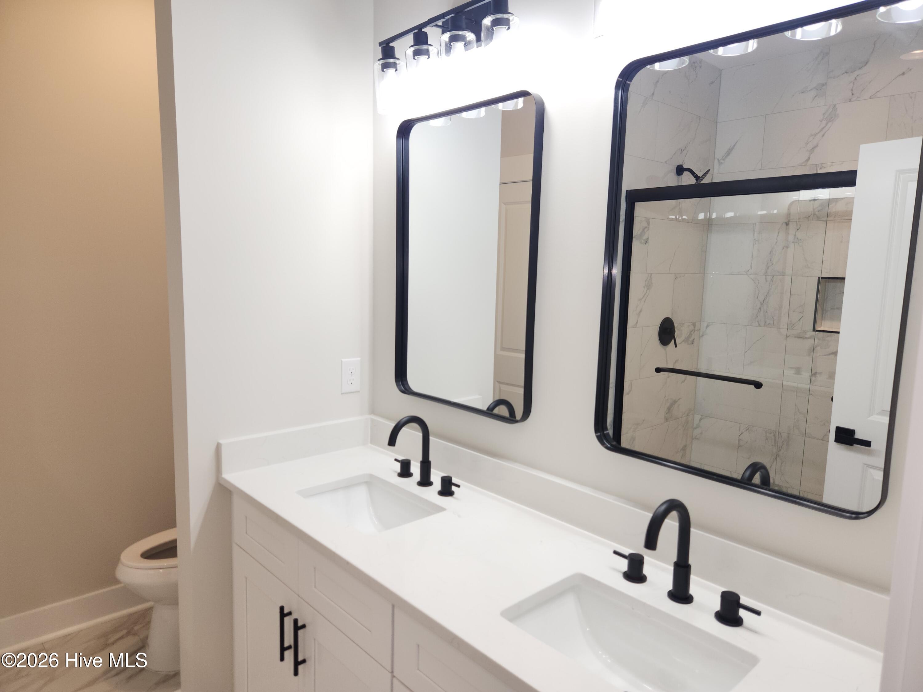 100567730 | Photo 30