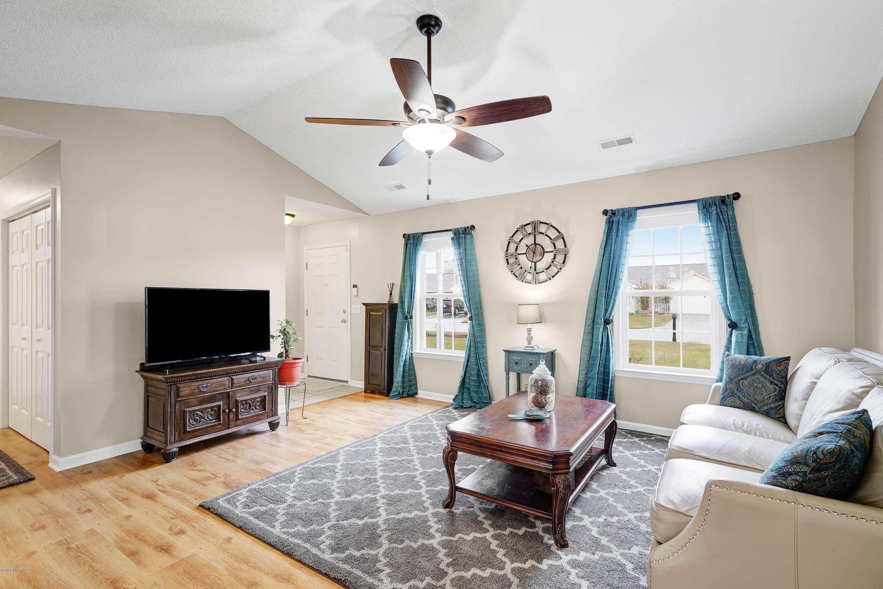 2518BradfieldCourt-05