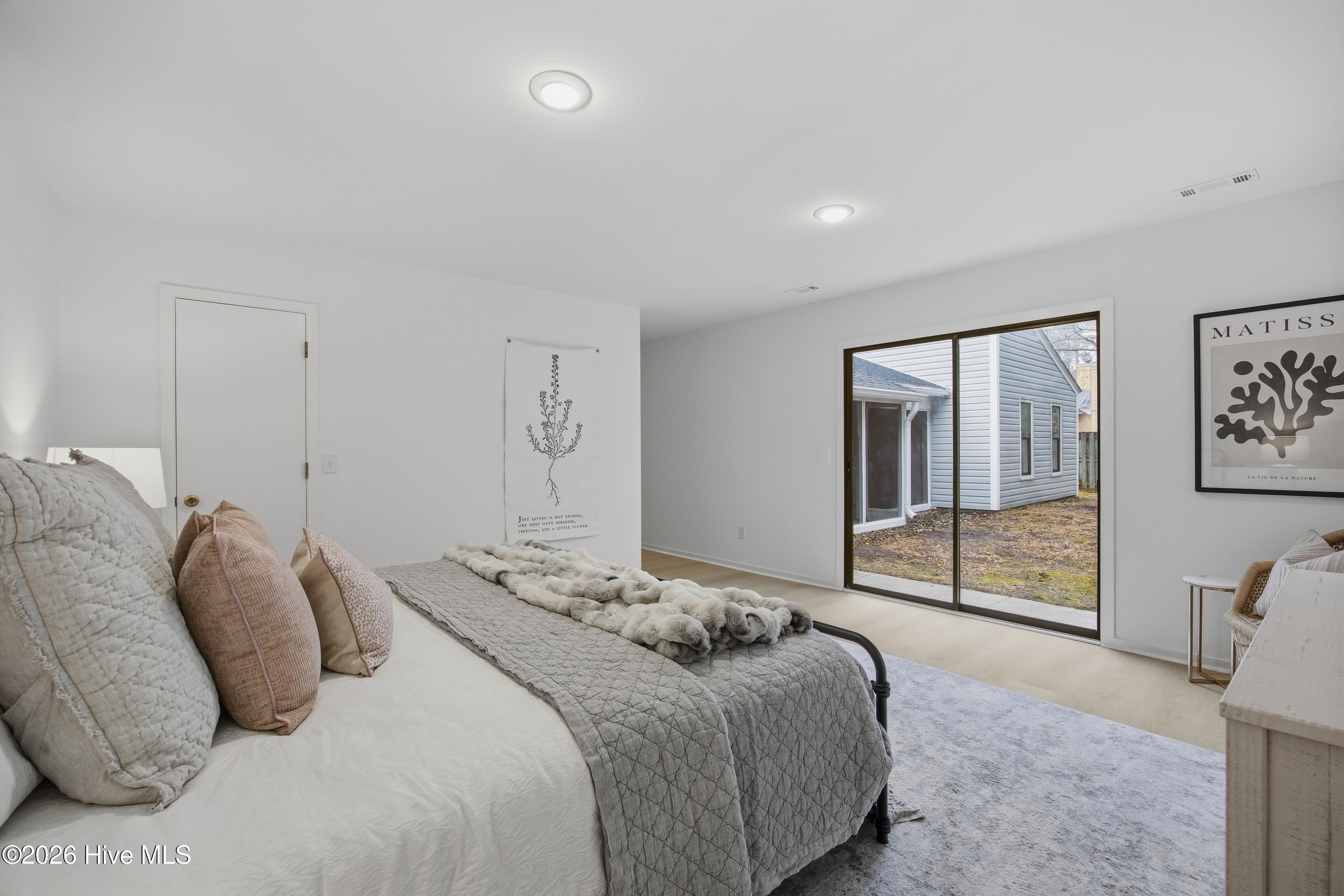 100554206 | Photo 11