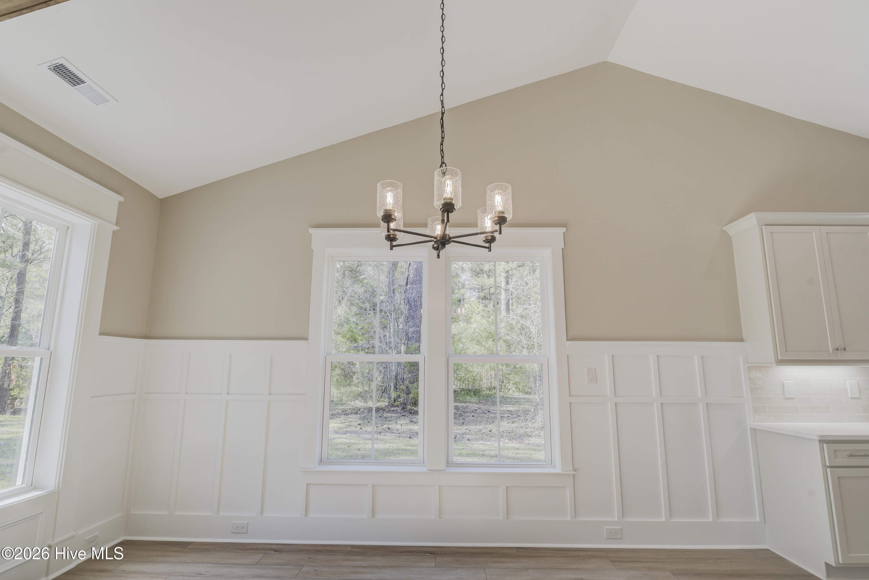 100541947 | Photo 37