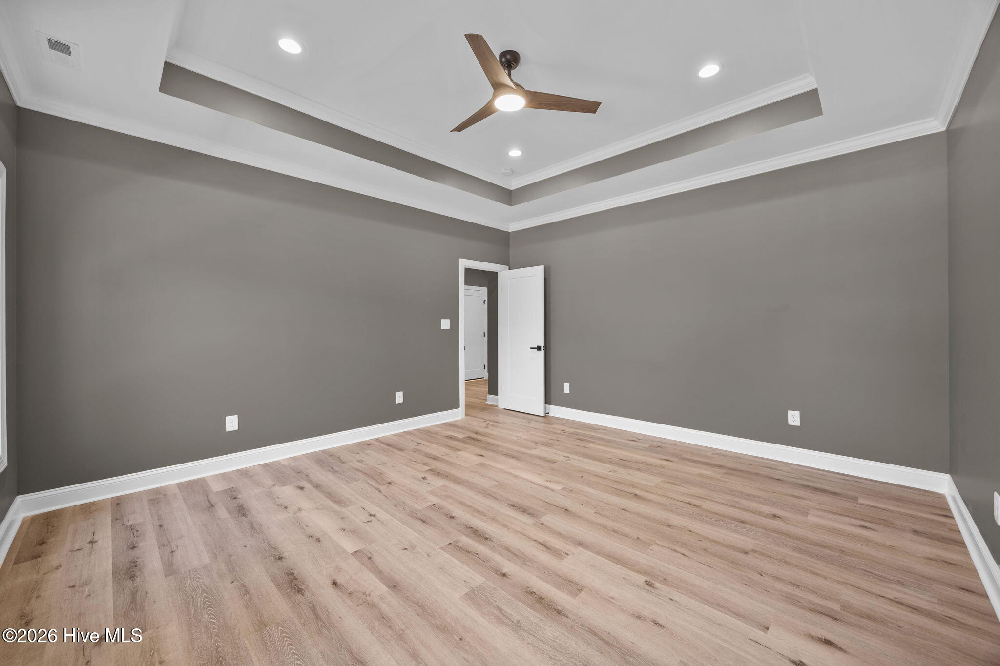 100569181 | Photo 16