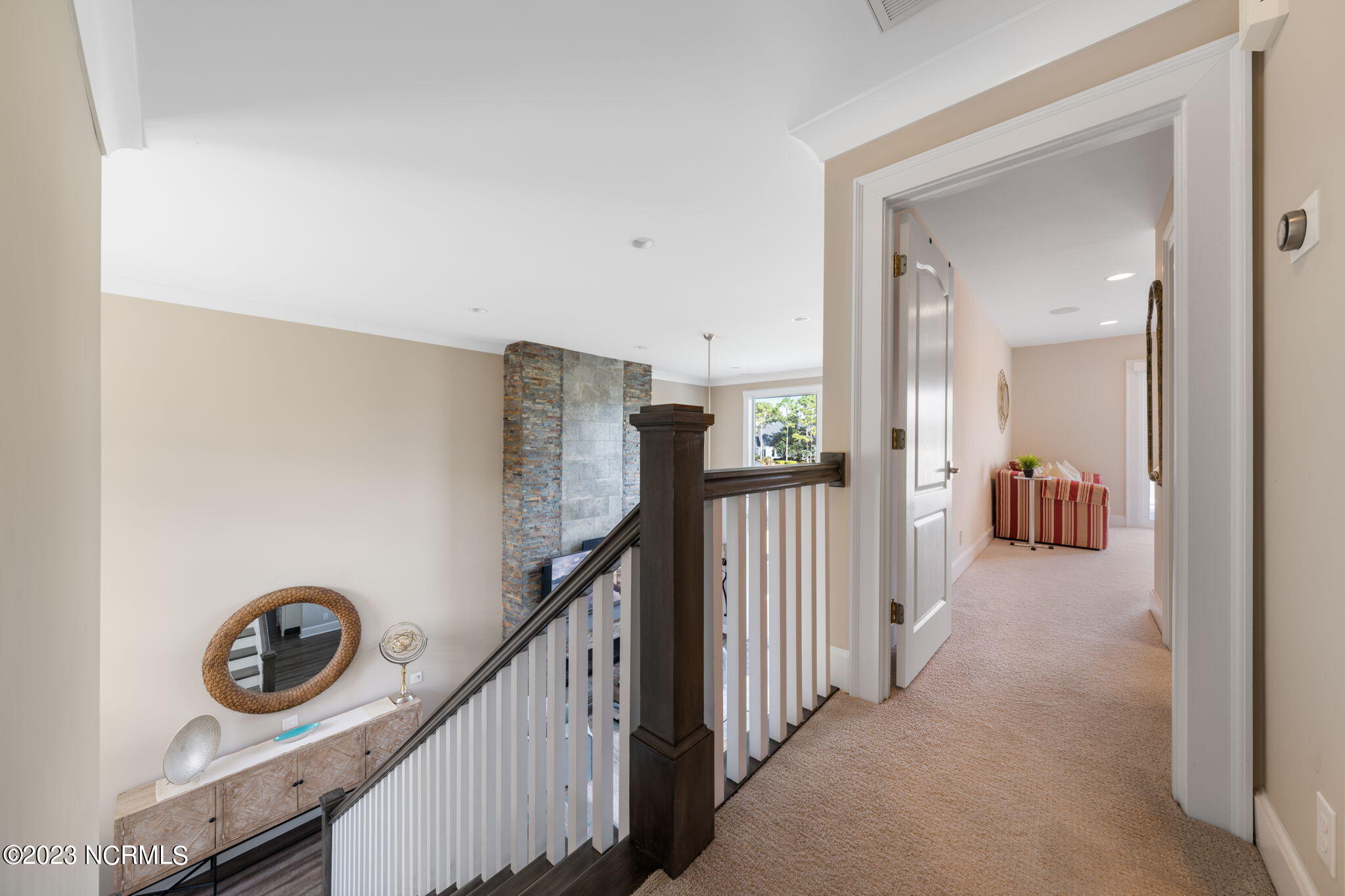 100568274 | Photo 33