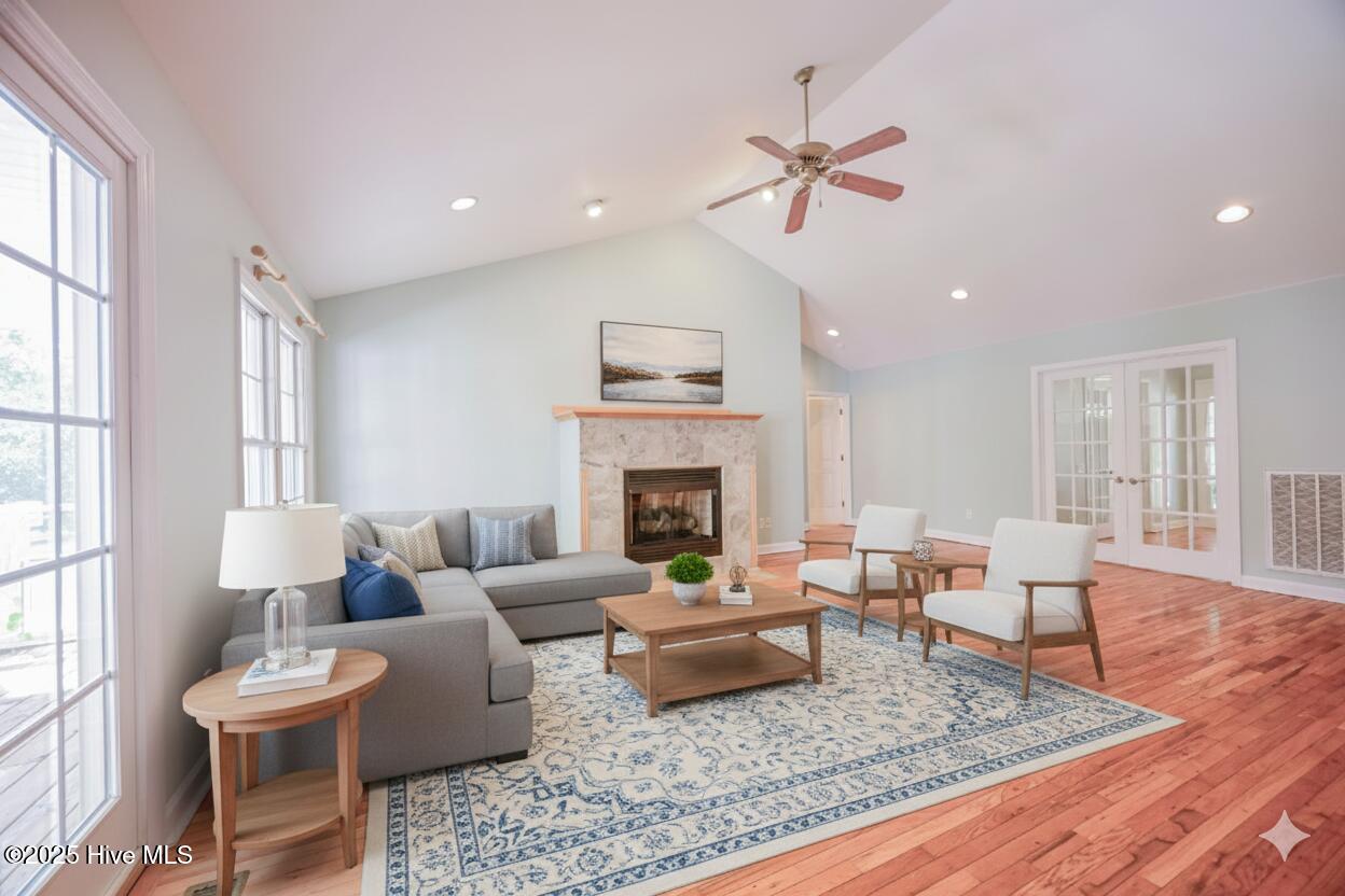 100543665 | Photo 12