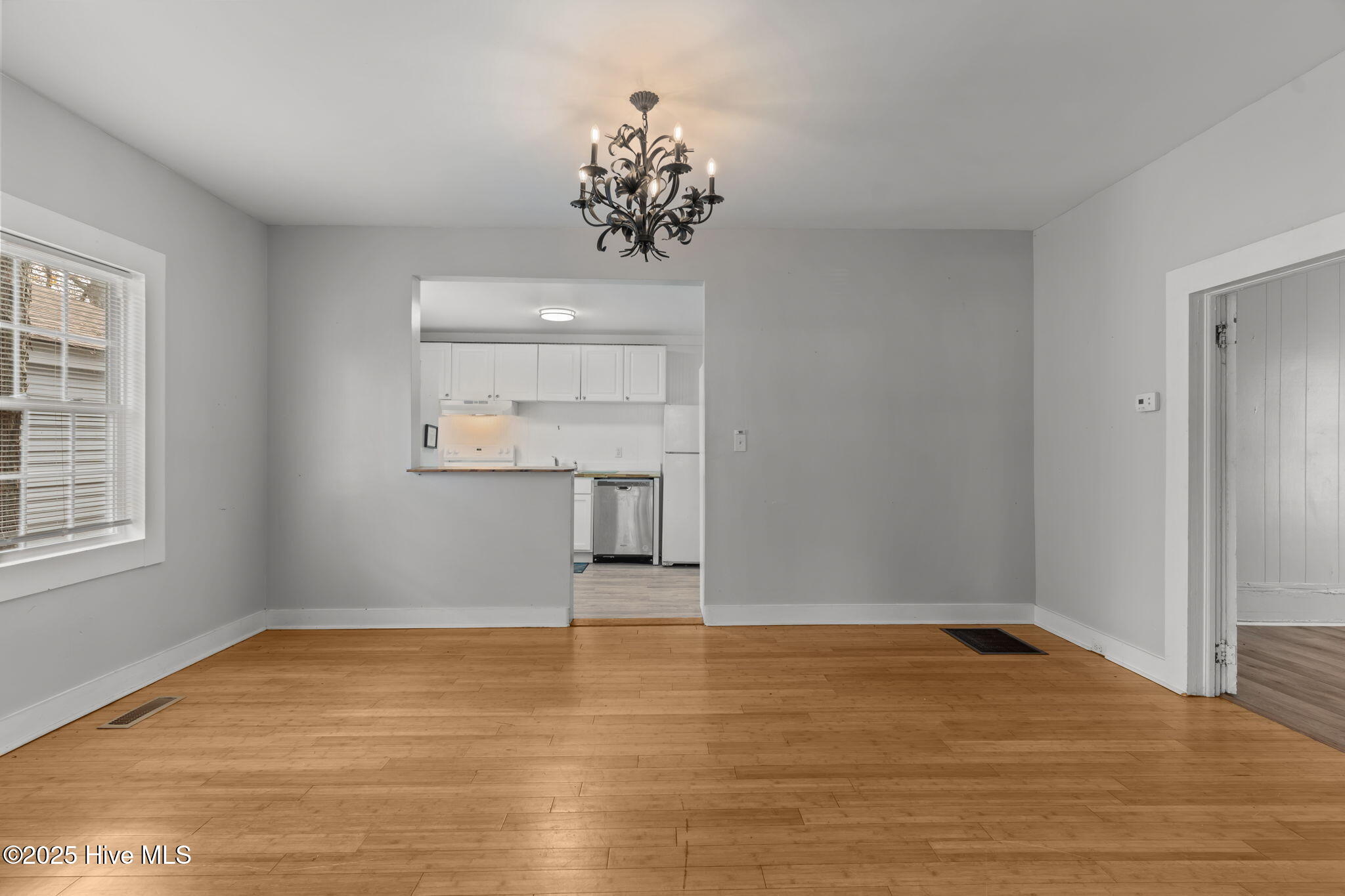 100542982 | Photo 17