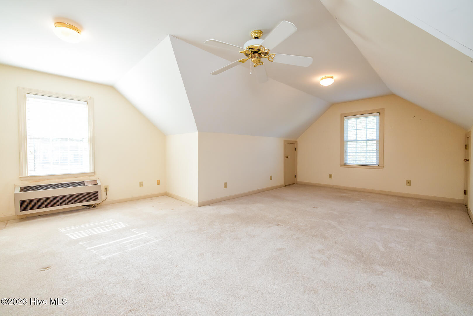 100570429 | Photo 45