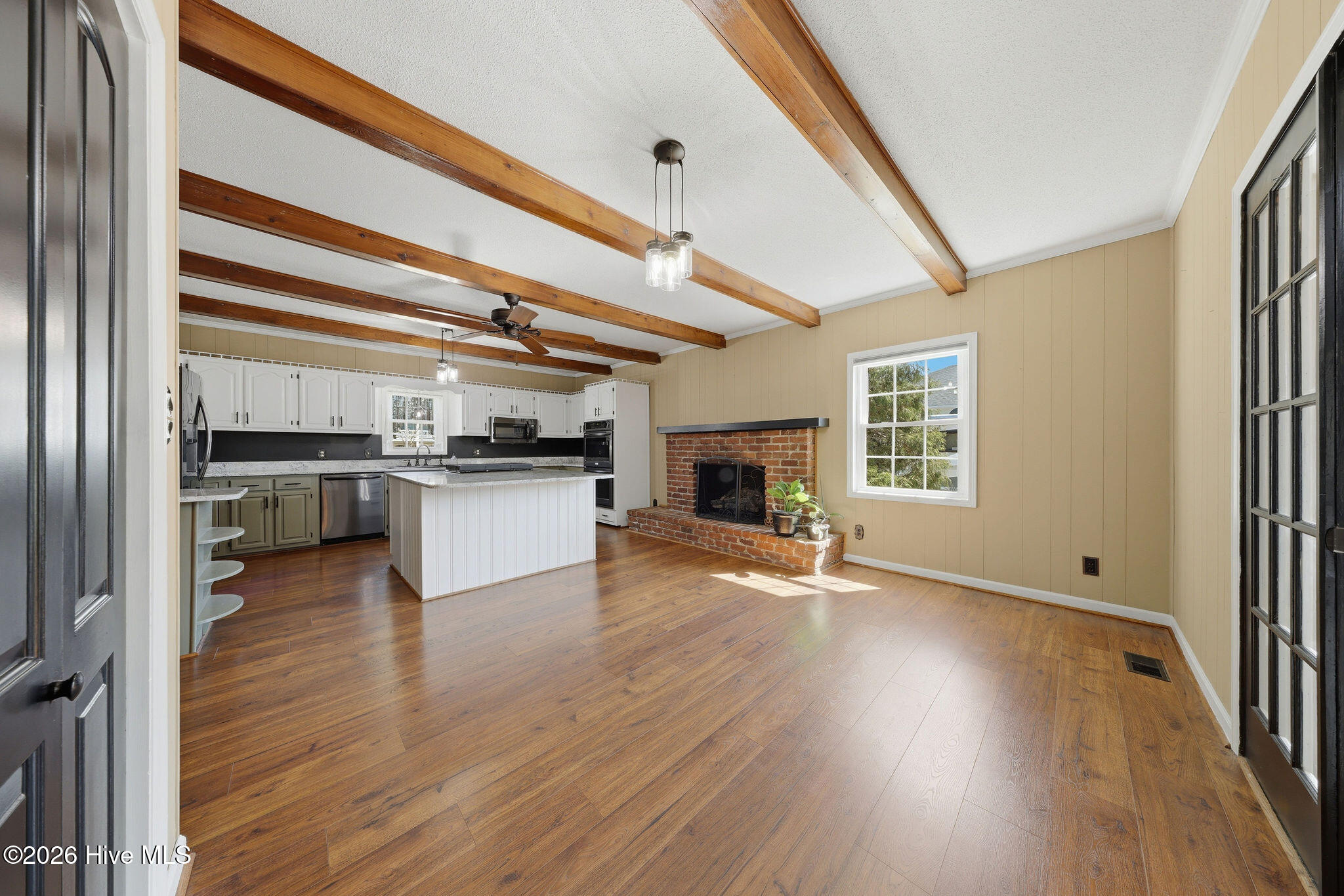 100557788 | Photo 17