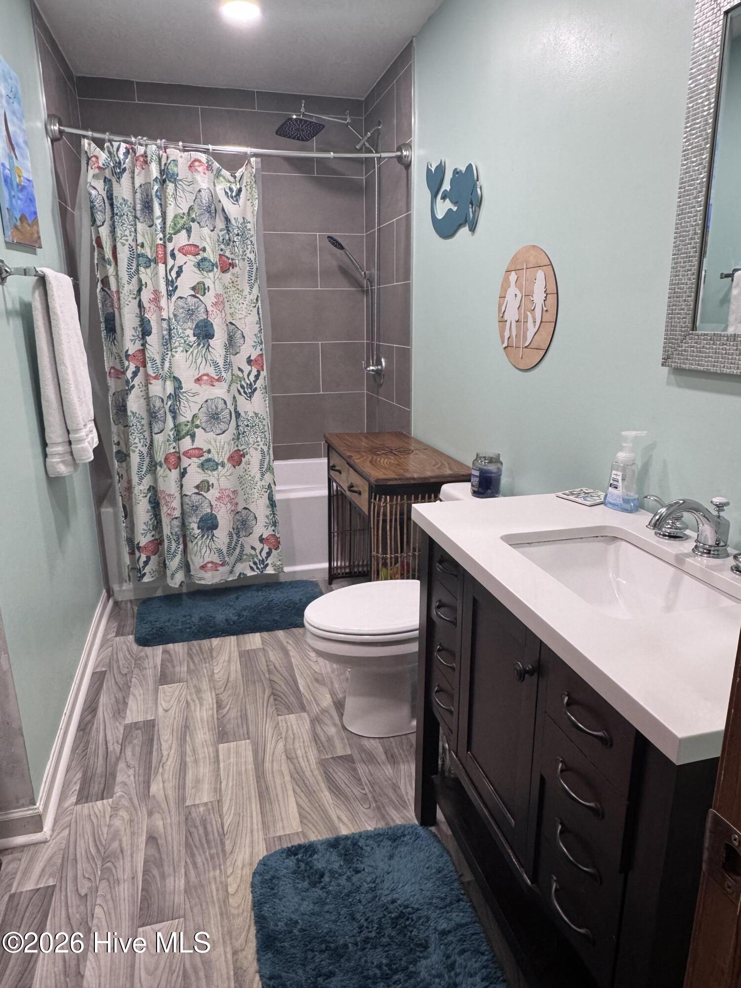 100548841 | Photo 13