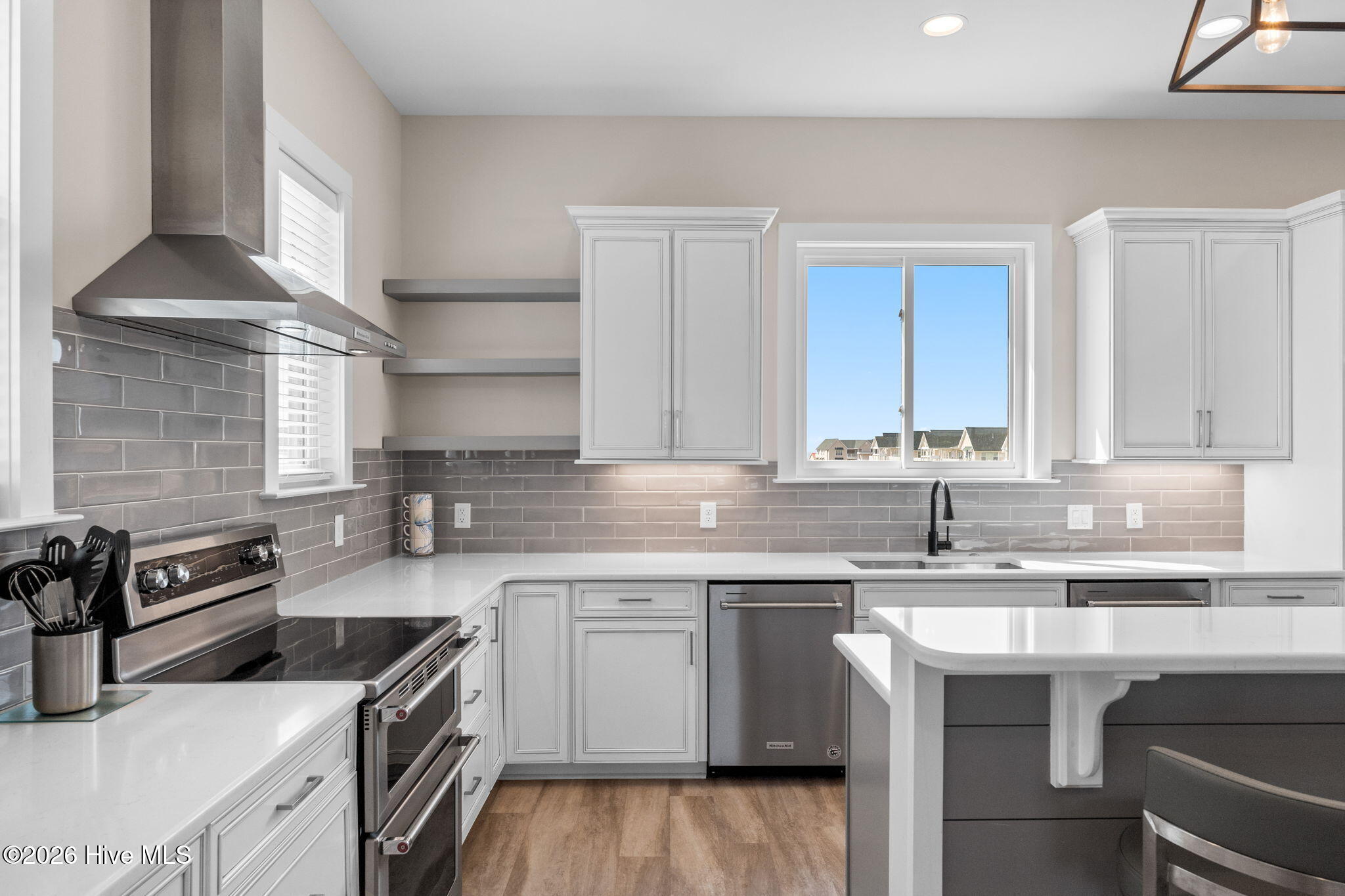 100564964 | Photo 15