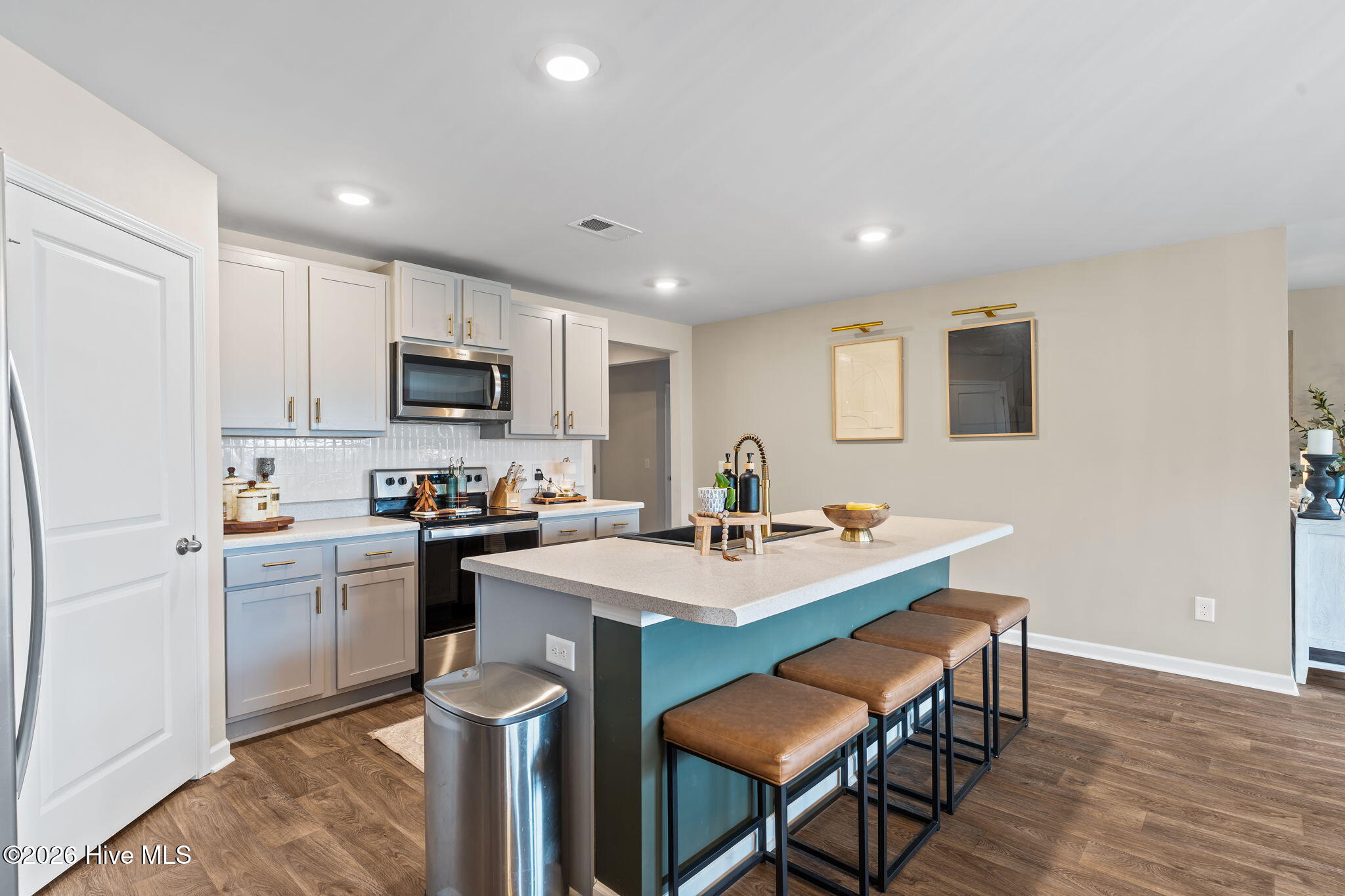 100558929 | Photo 12