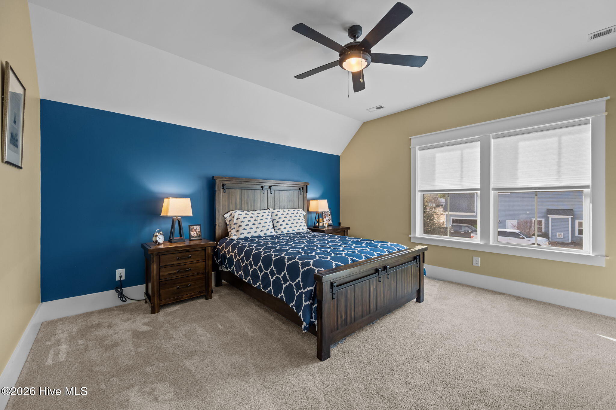 100555870 | Photo 32