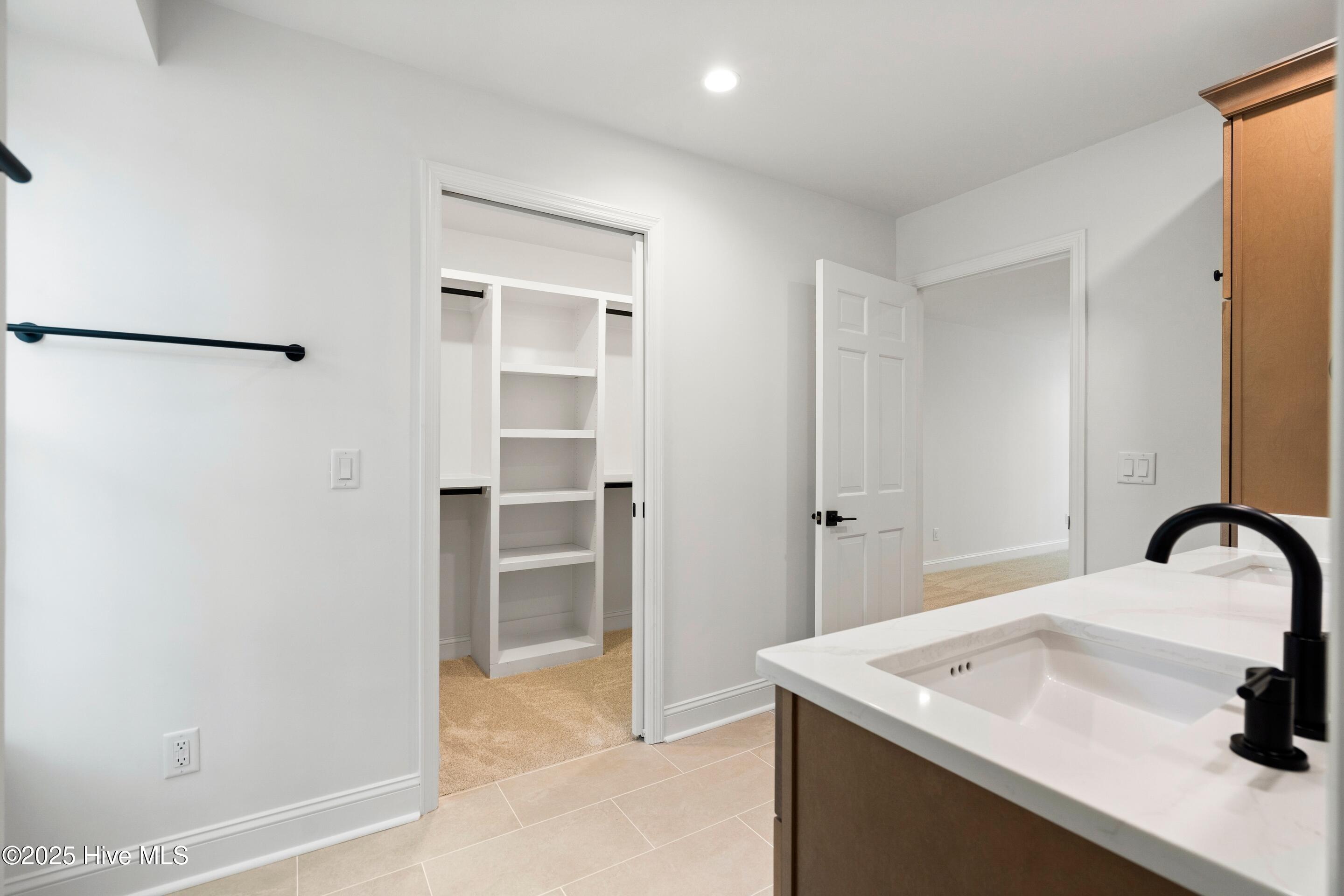 100530260 | Photo 21