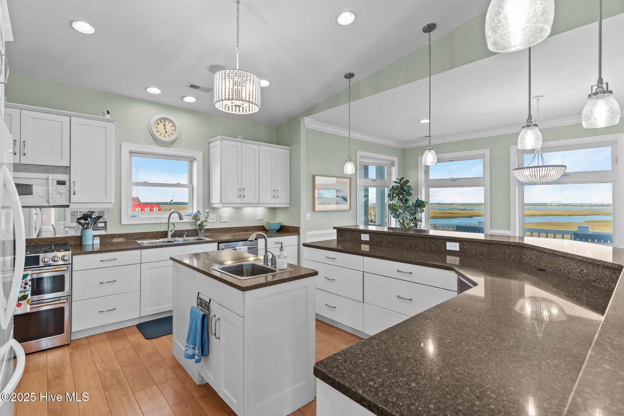 100544368 | Photo 21