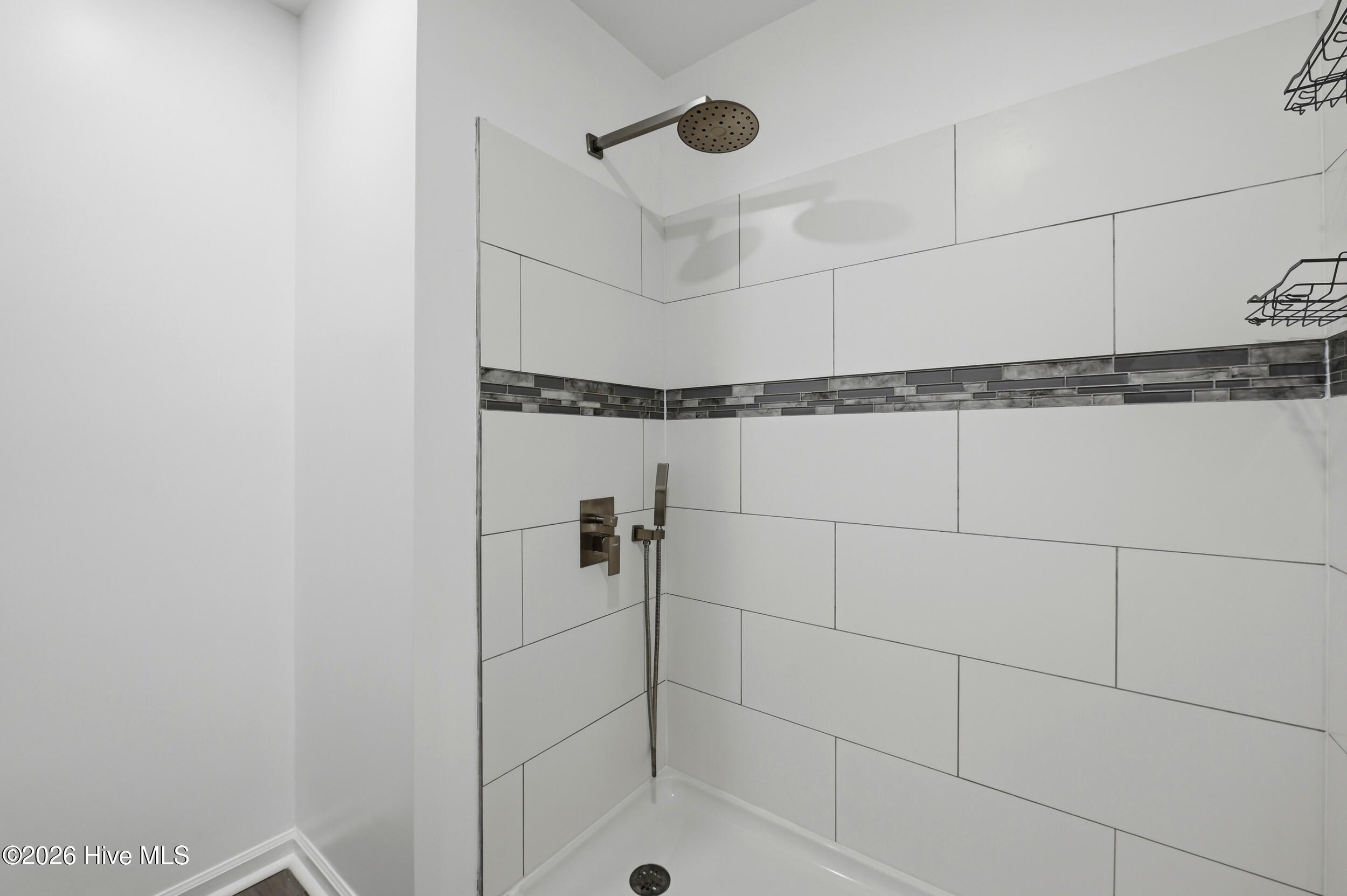 100562899 | Photo 17