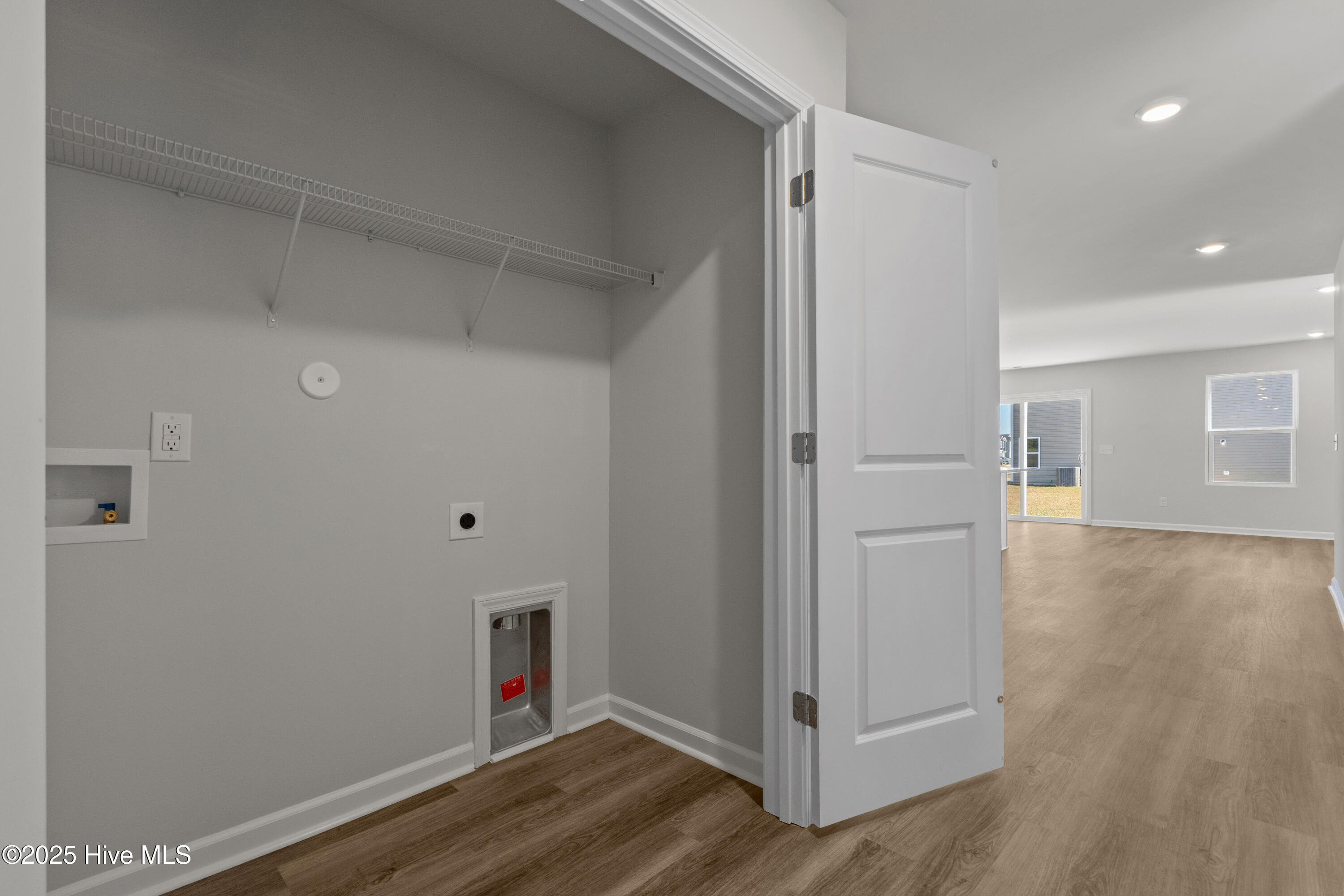 100528315 | Photo 30