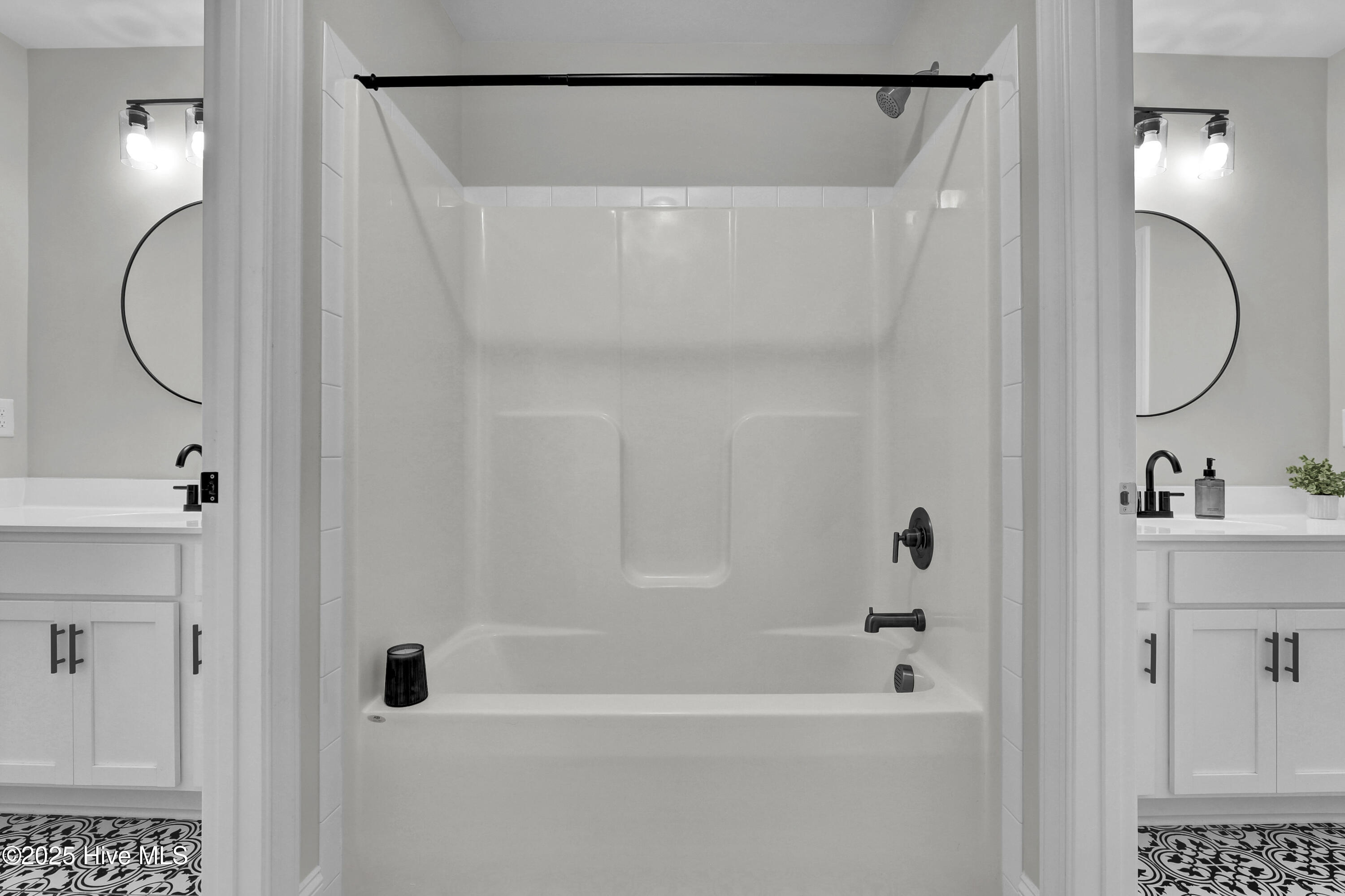 100546103 | Photo 34