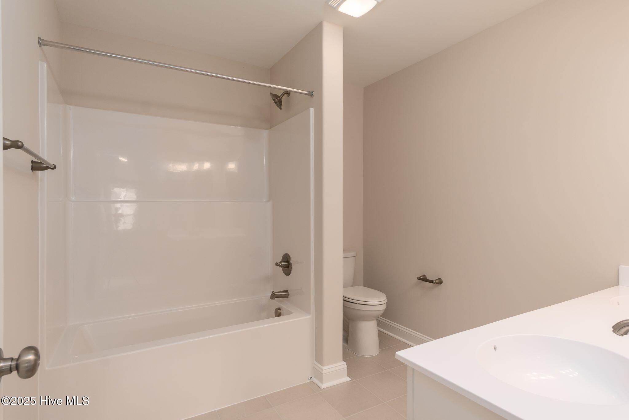 100531005 | Photo 33