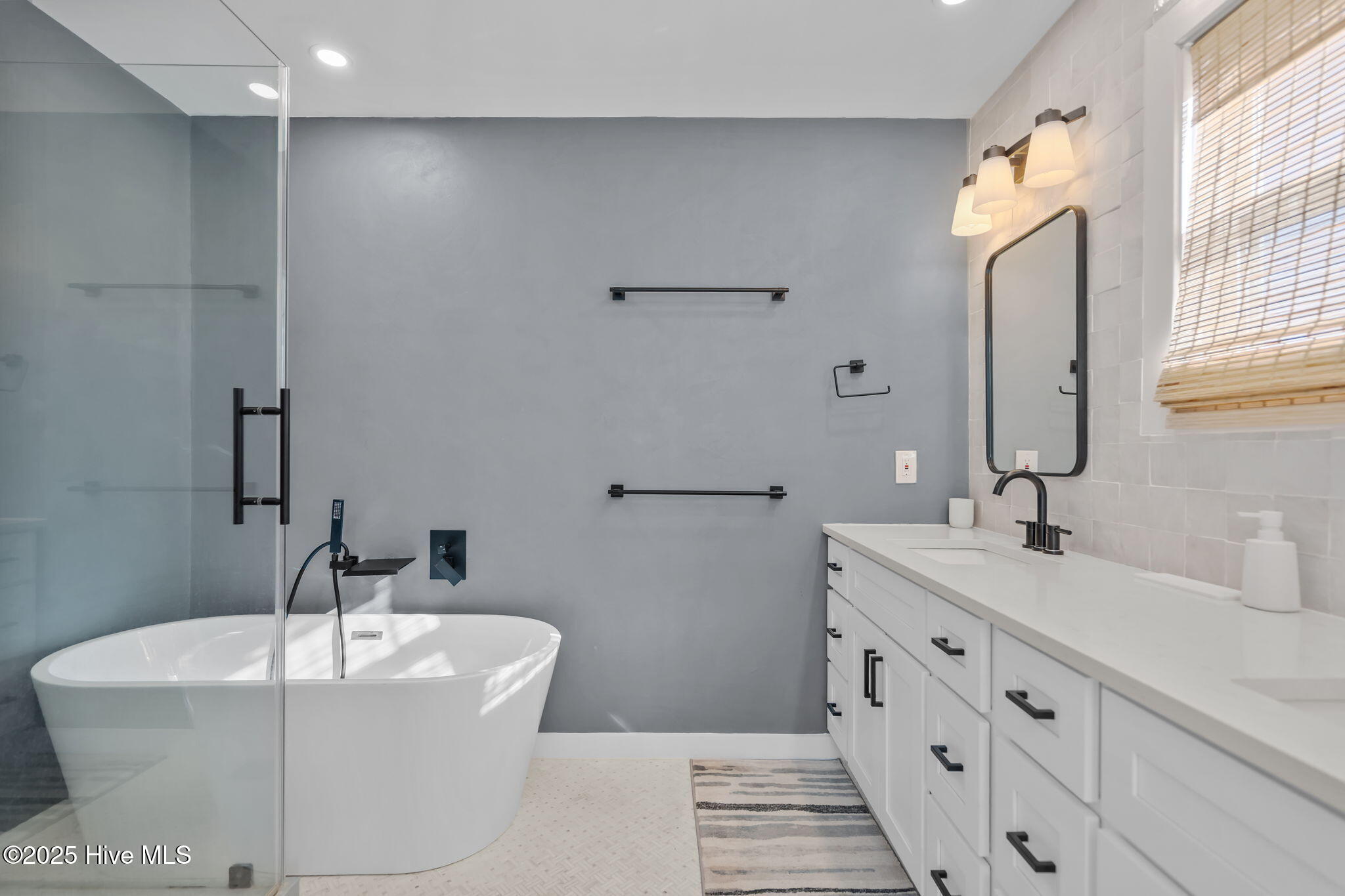 100541863 | Photo 30