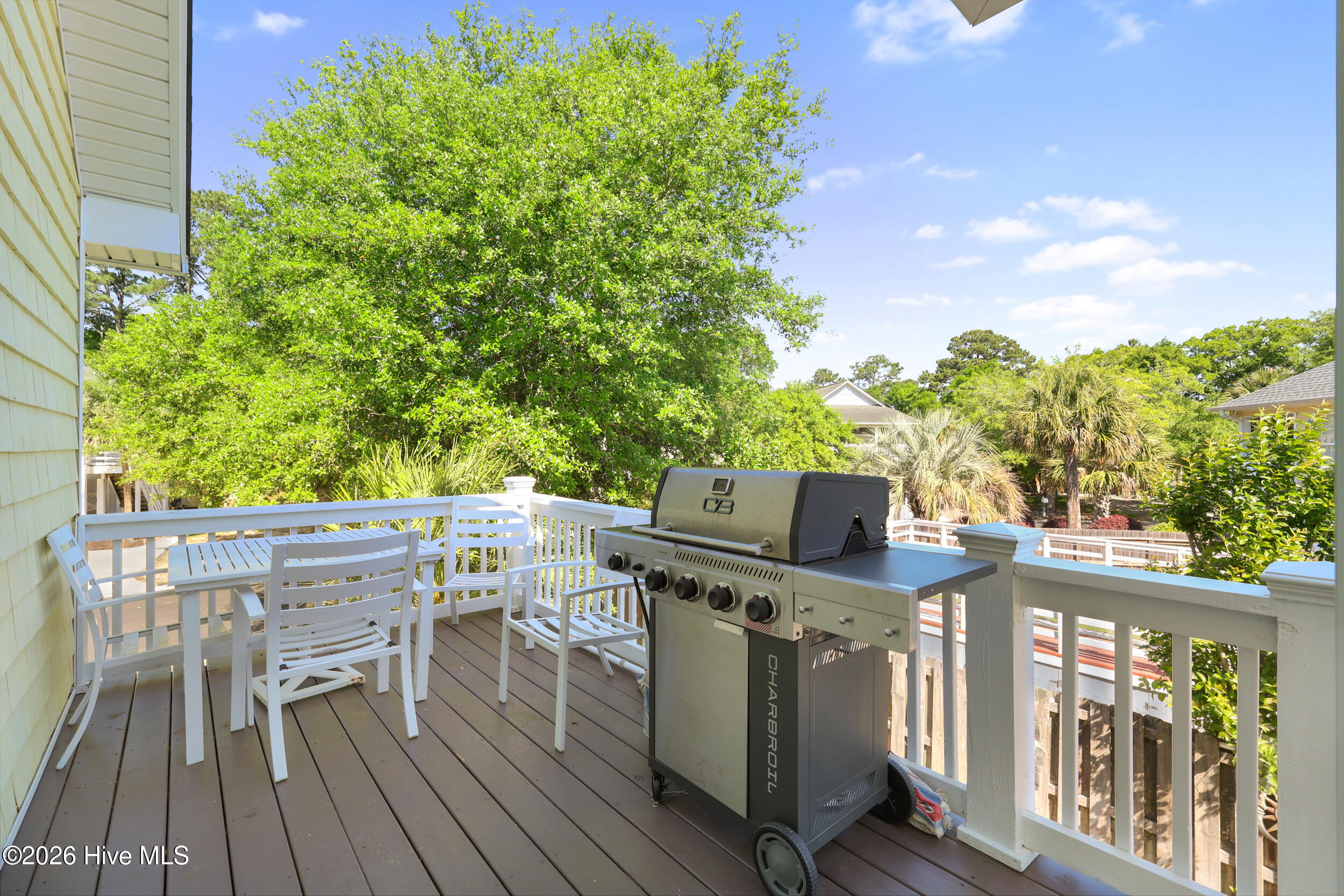 100567989 | Photo 43