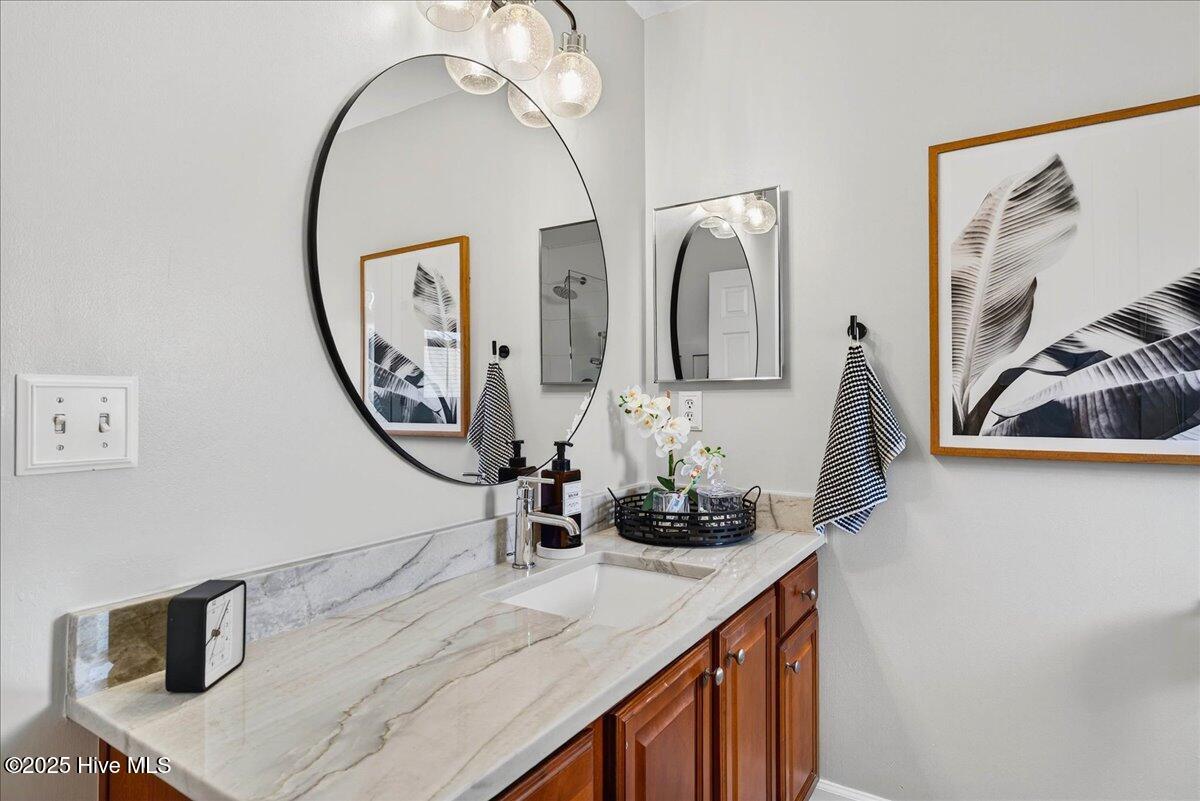 100543008 | Photo 32