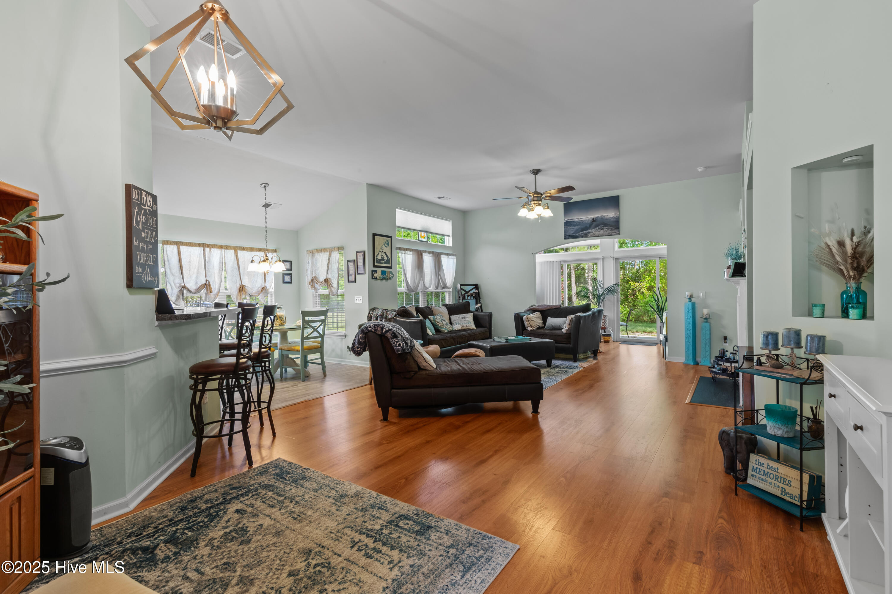 100502471 | Photo 15