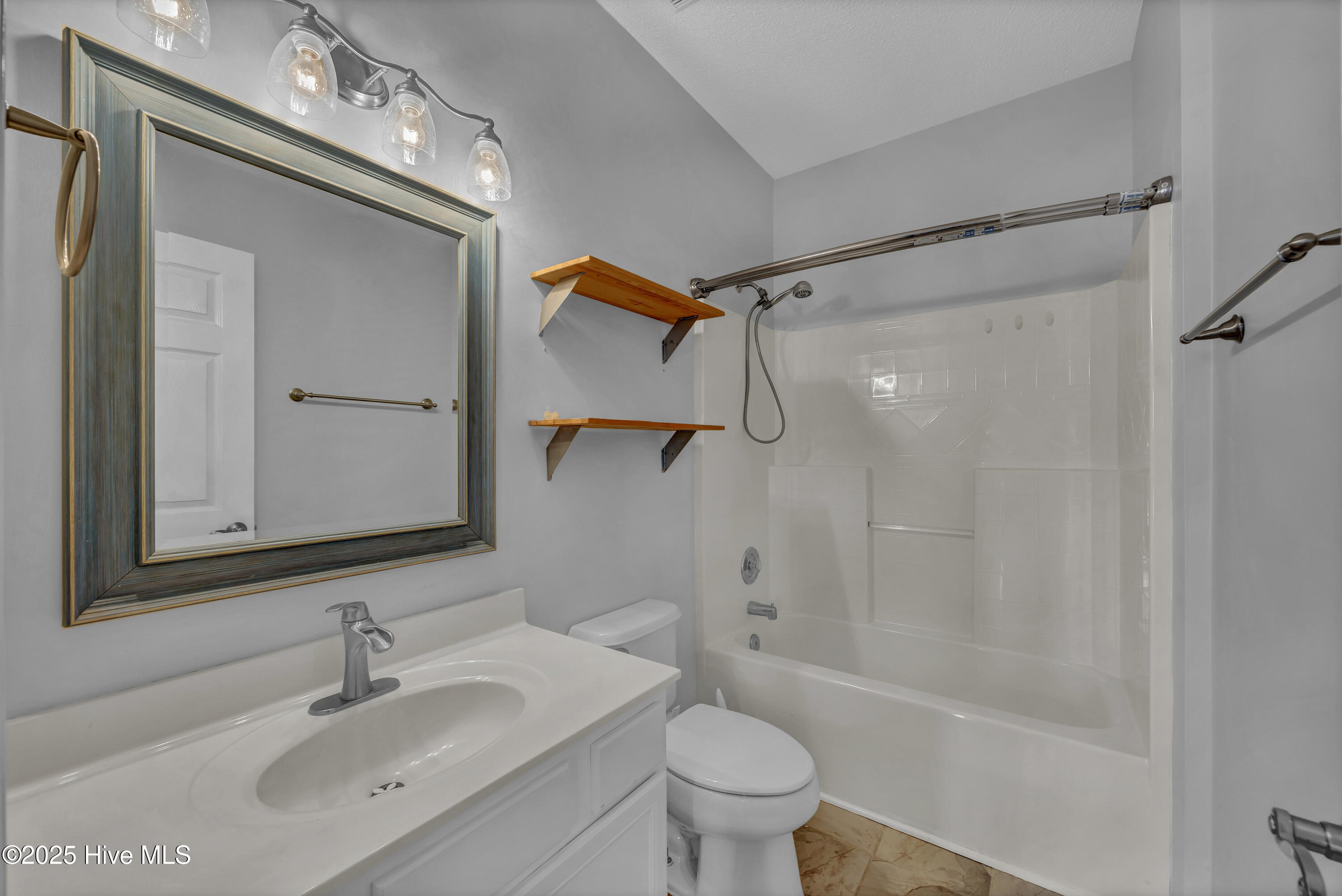 100540259 | Photo 14