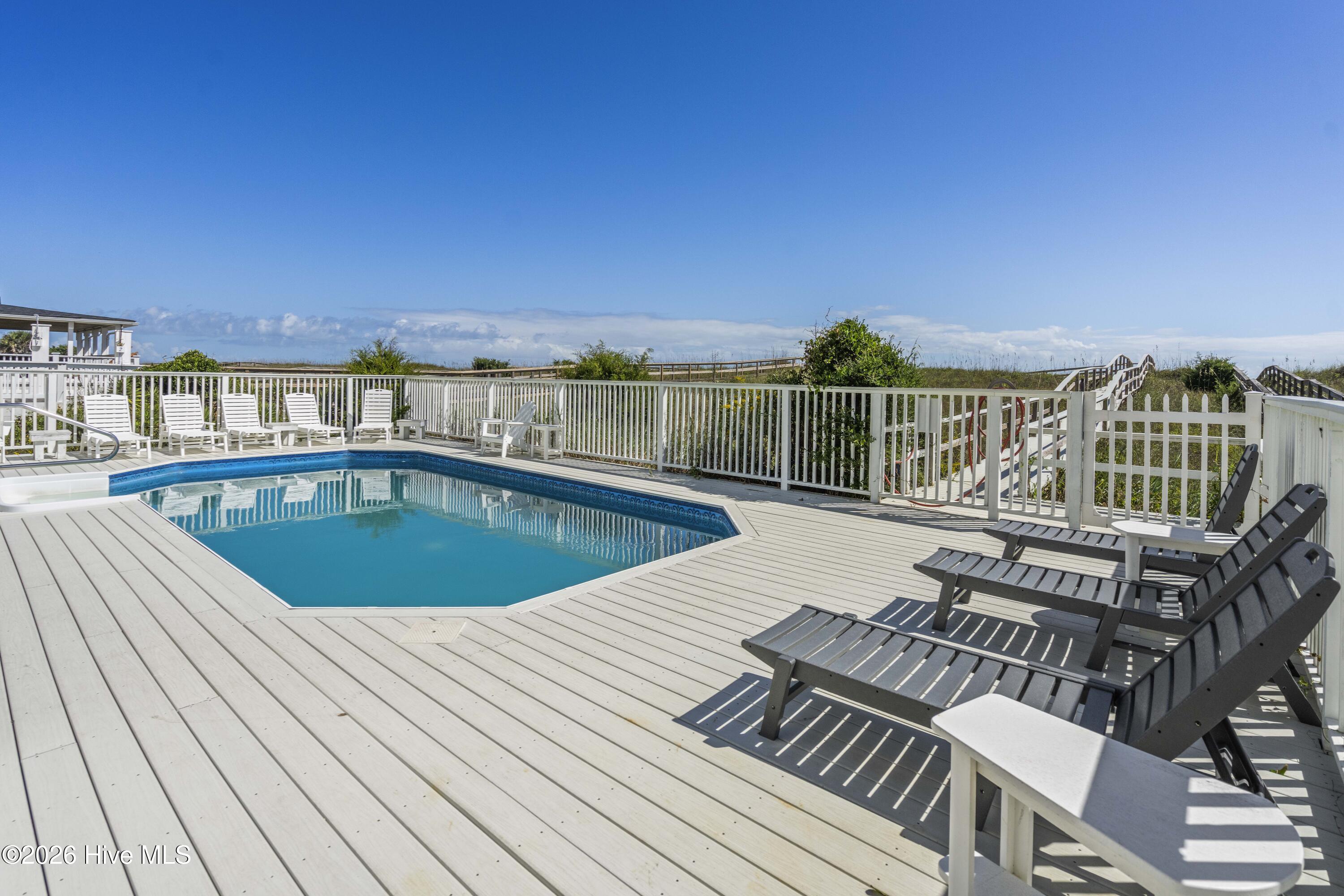 100550825 | Photo 13