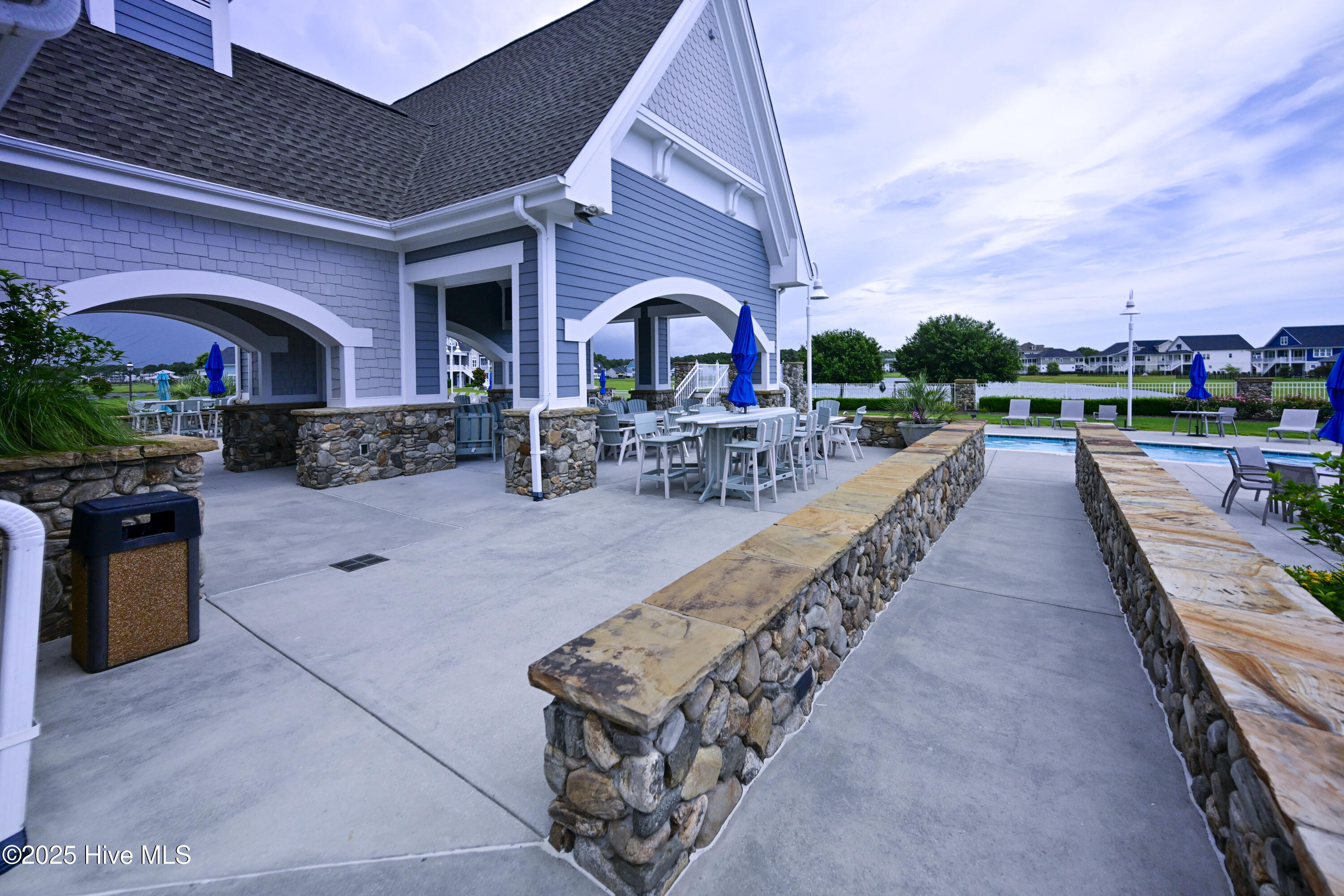 100523770 | Photo 60