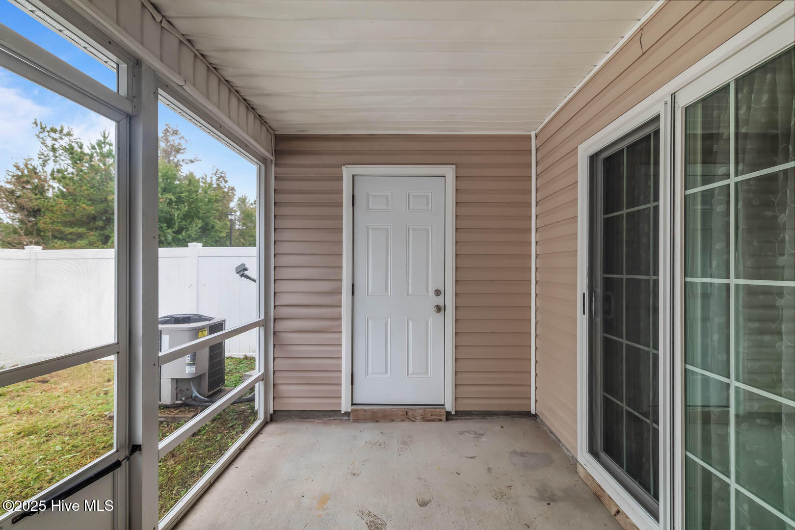 100539103 | Photo 13