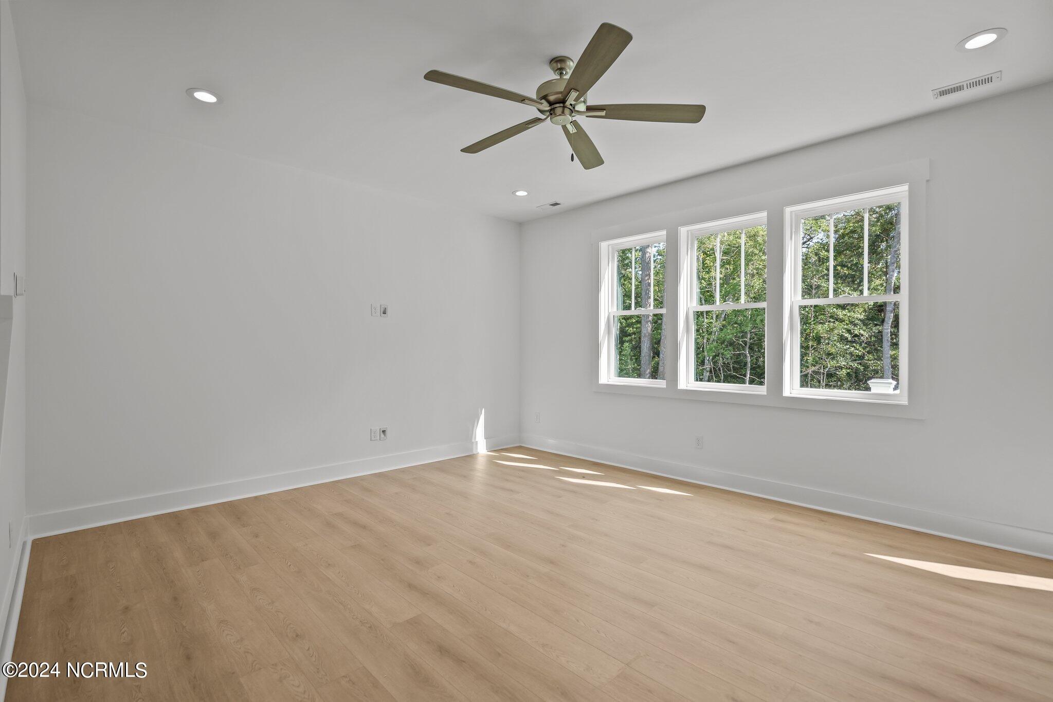 100439102 | Photo 36