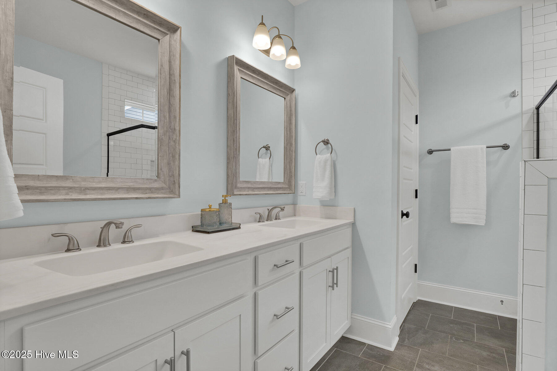 100544096 | Photo 29