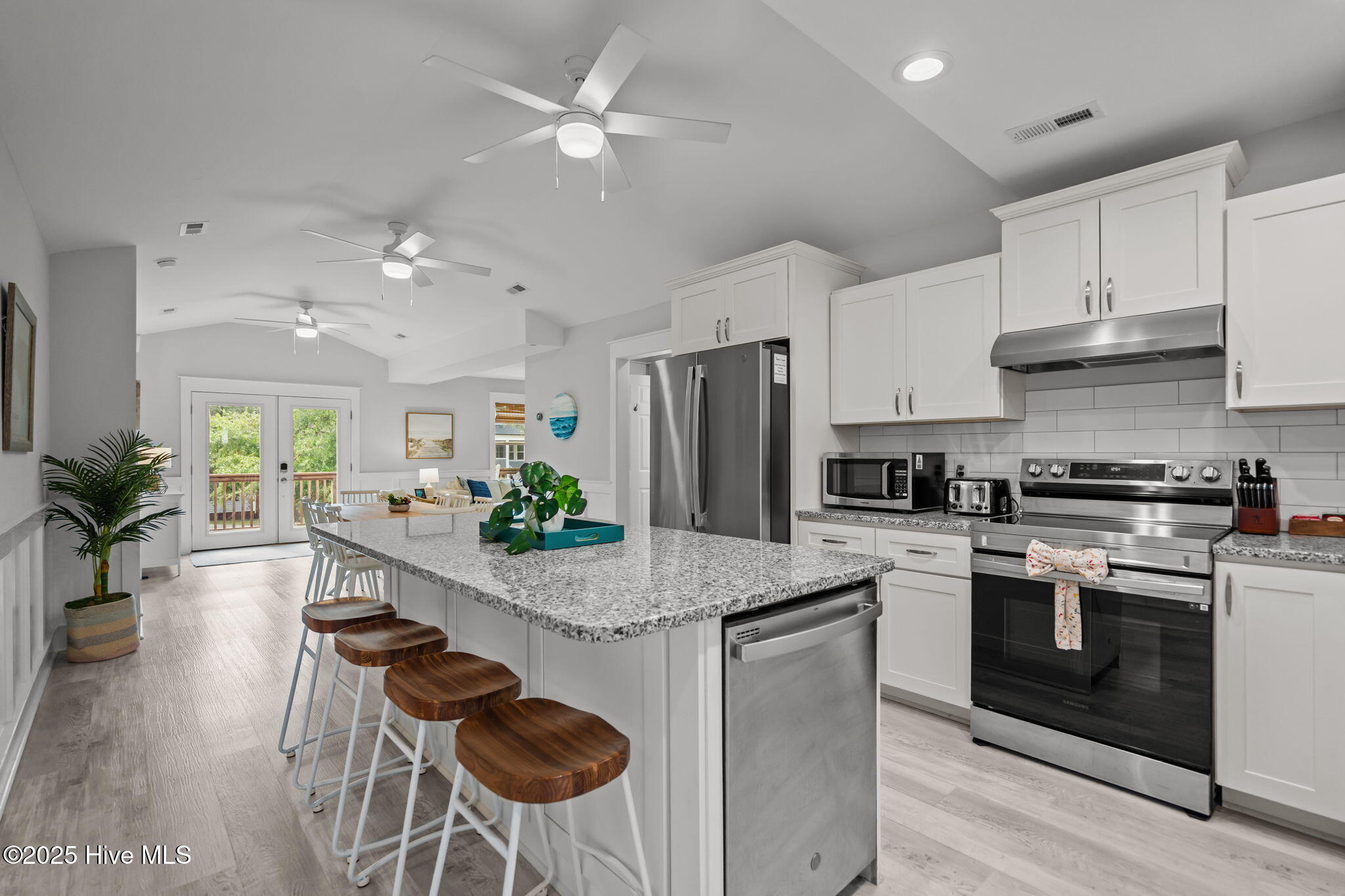 100523824 | Photo 21