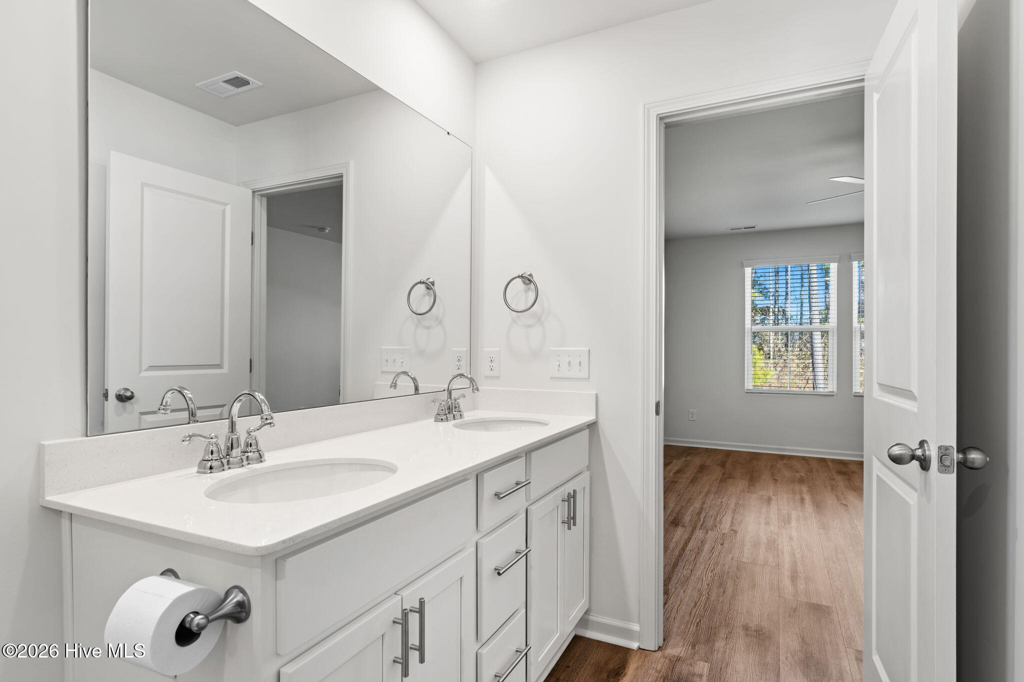 100549751 | Photo 41