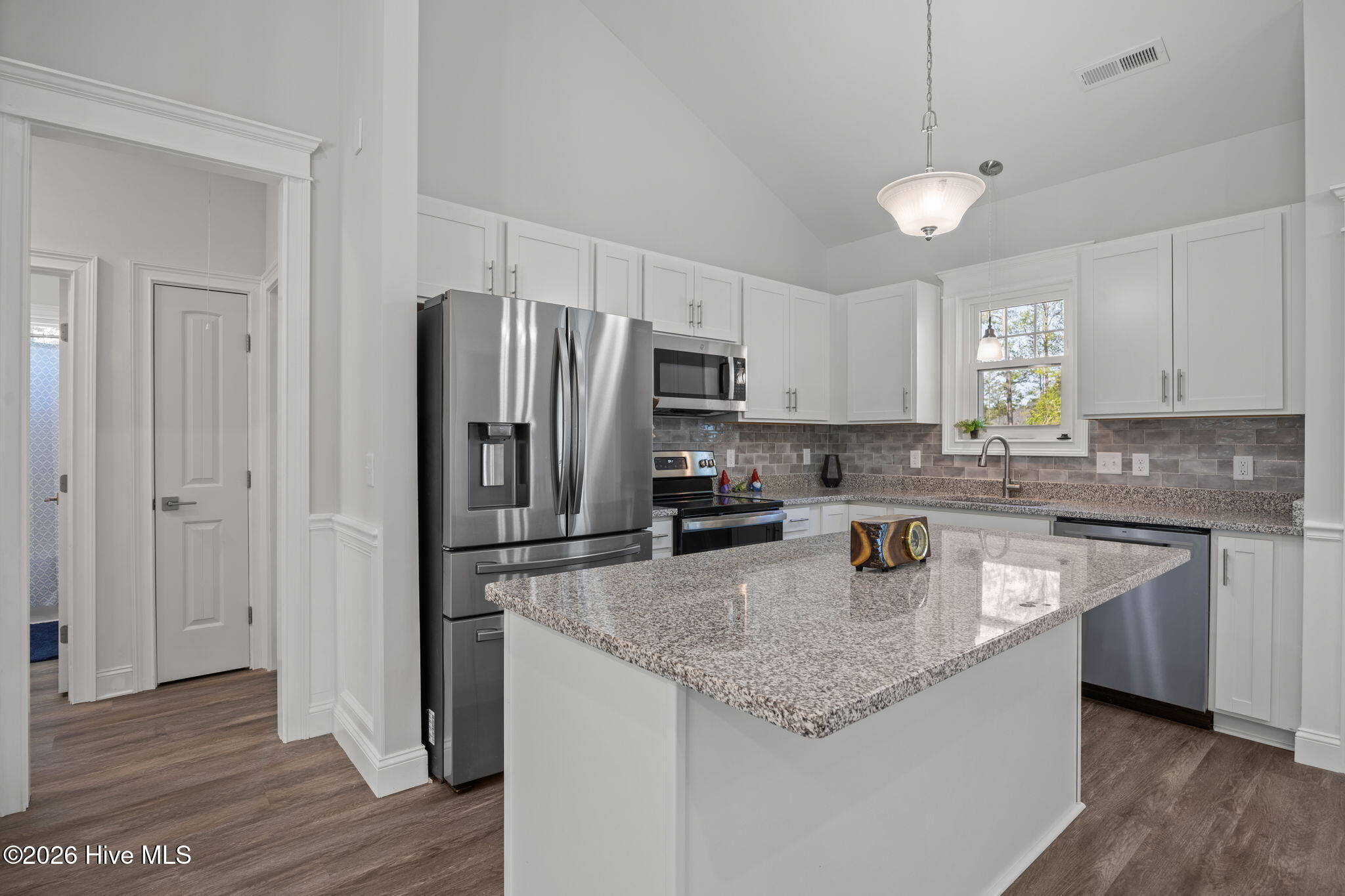 100568491 | Photo 11