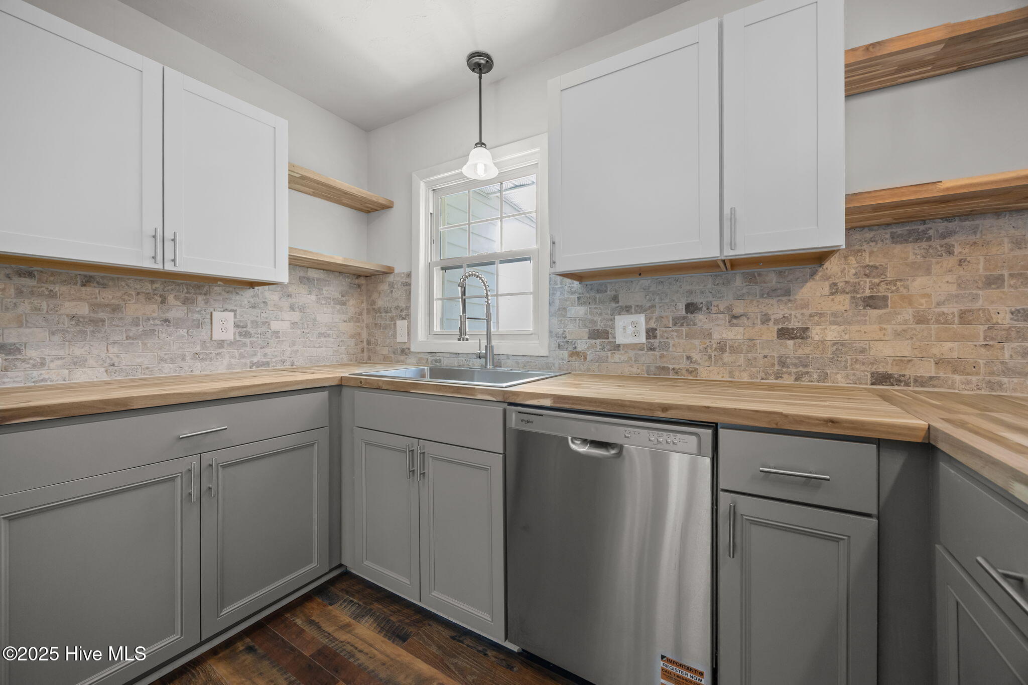 100544874 | Photo 23