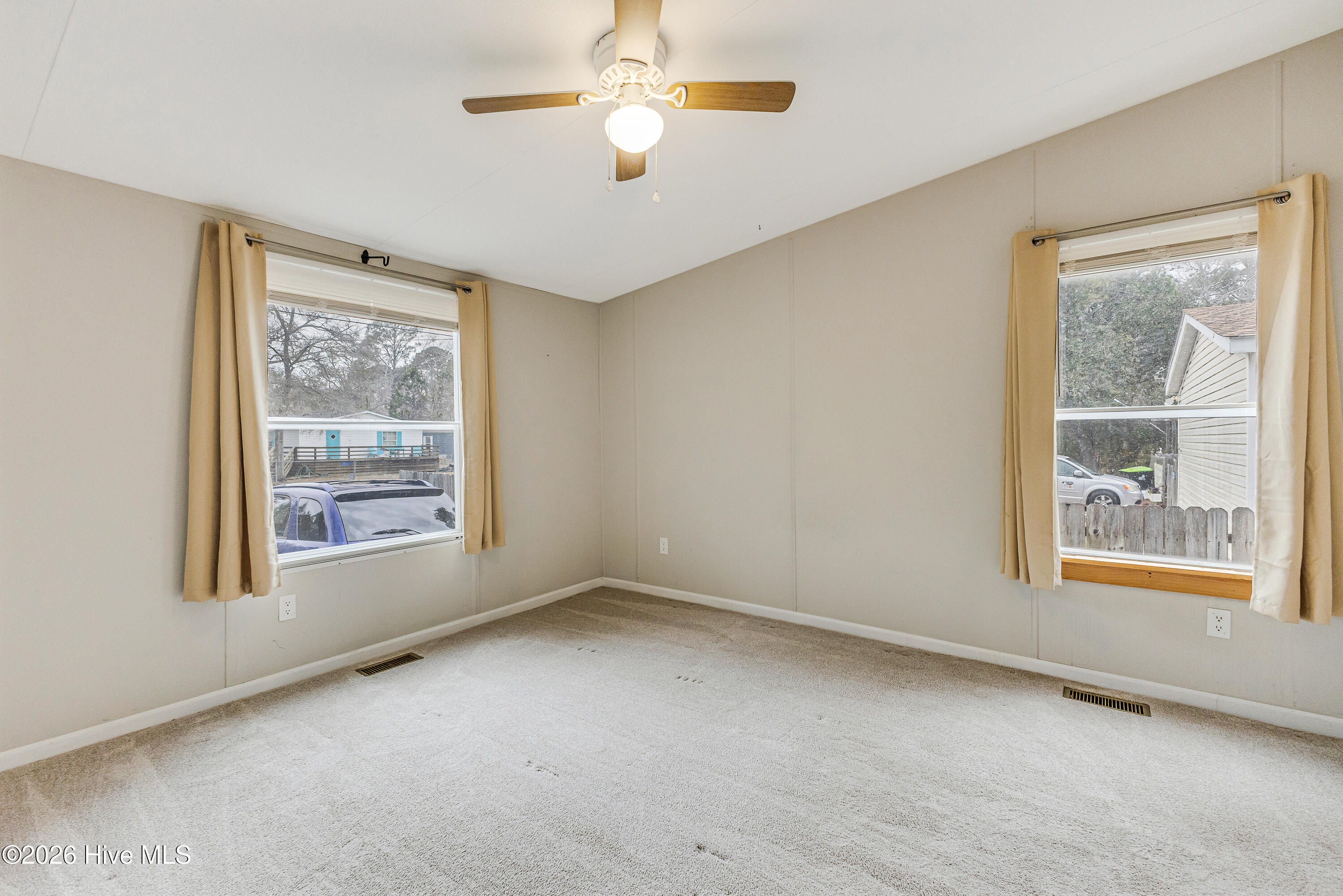 100557836 | Photo 20