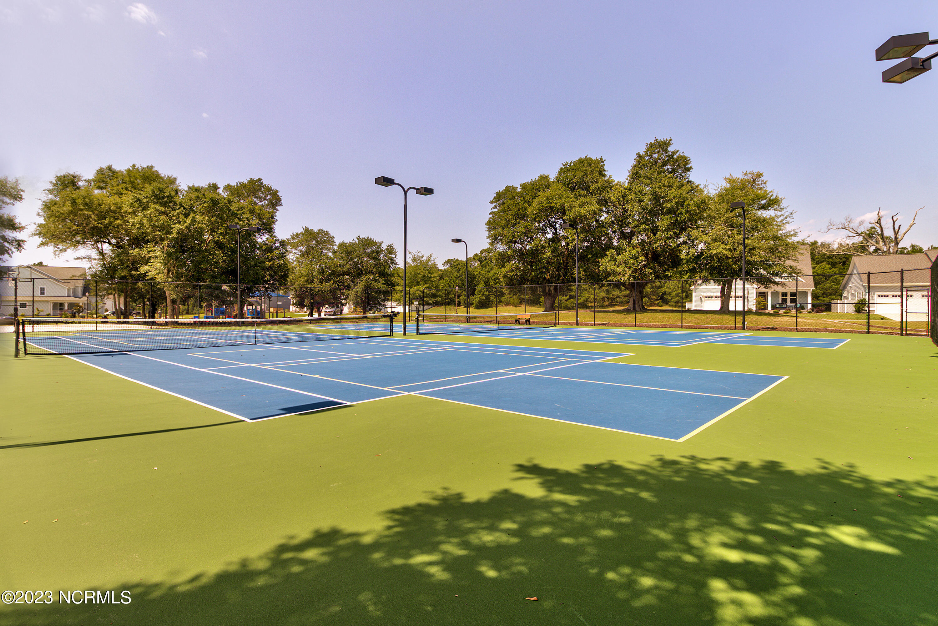 100562014 | Photo 36