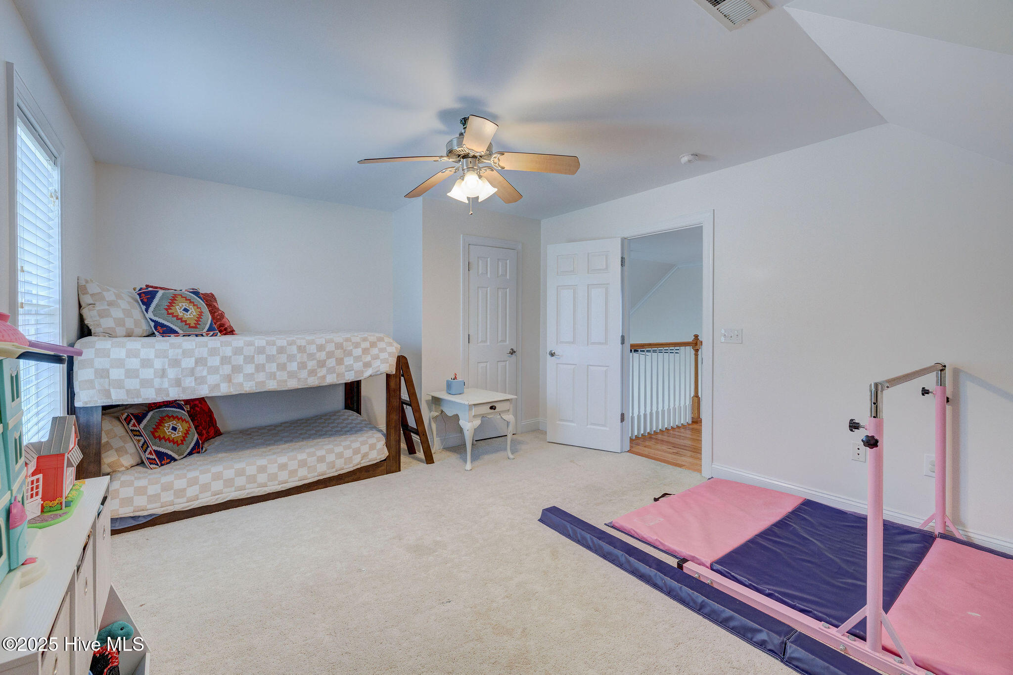 100529617 | Photo 37