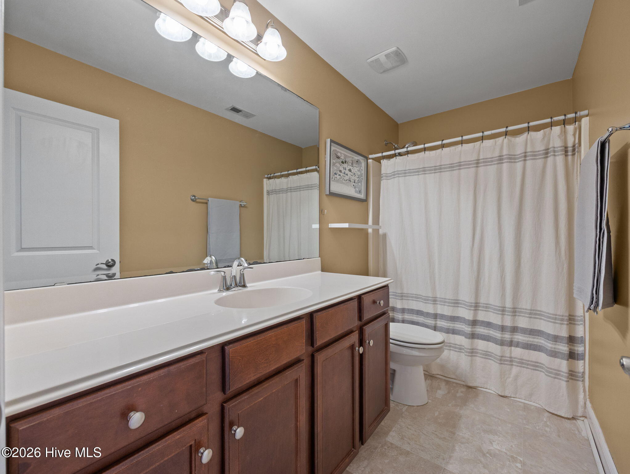 100565873 | Photo 32