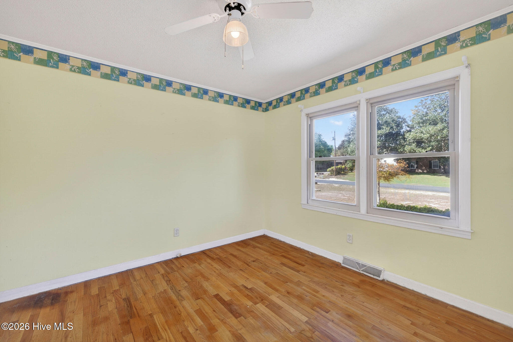 100566296 | Photo 24