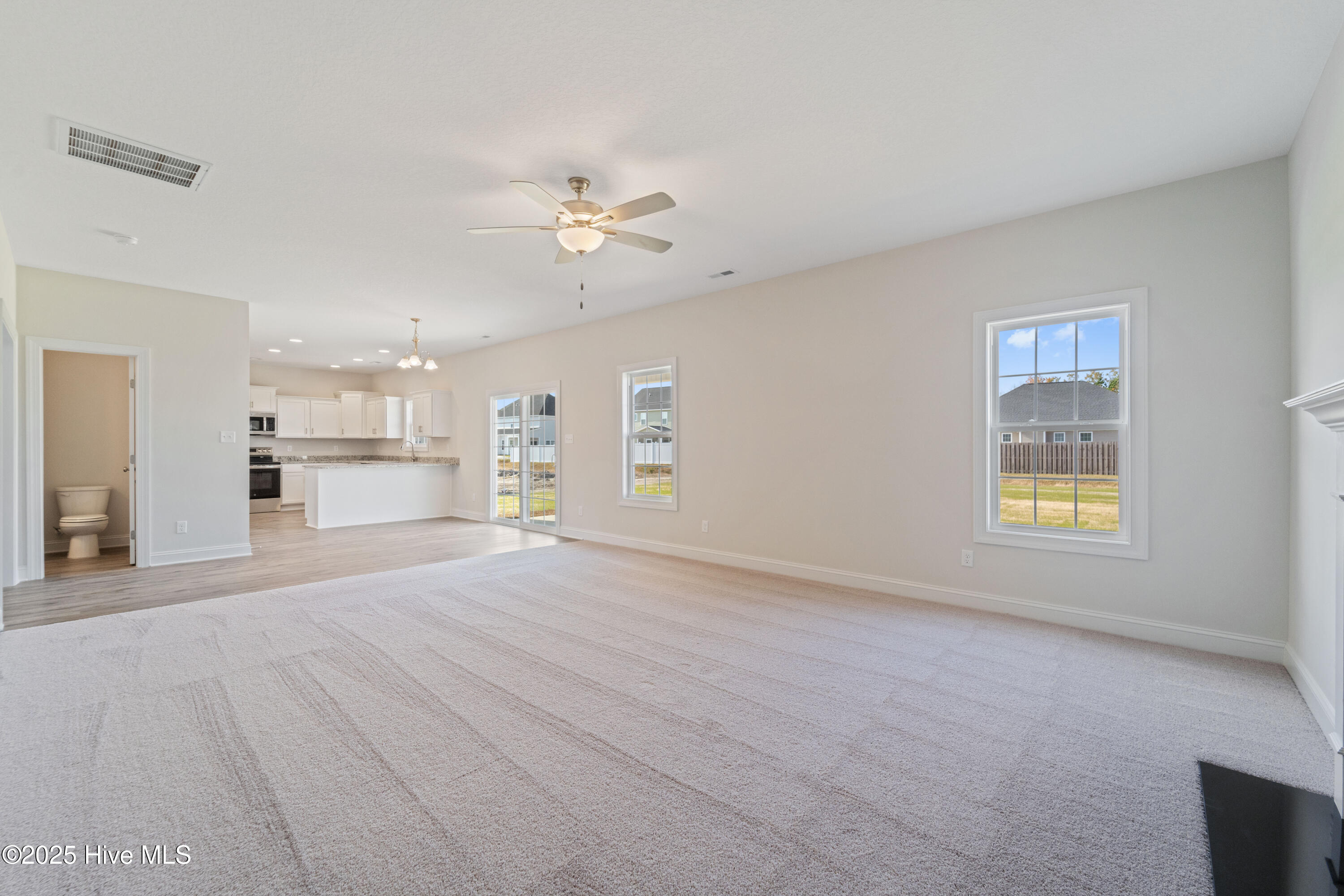 100518960 | Photo 10