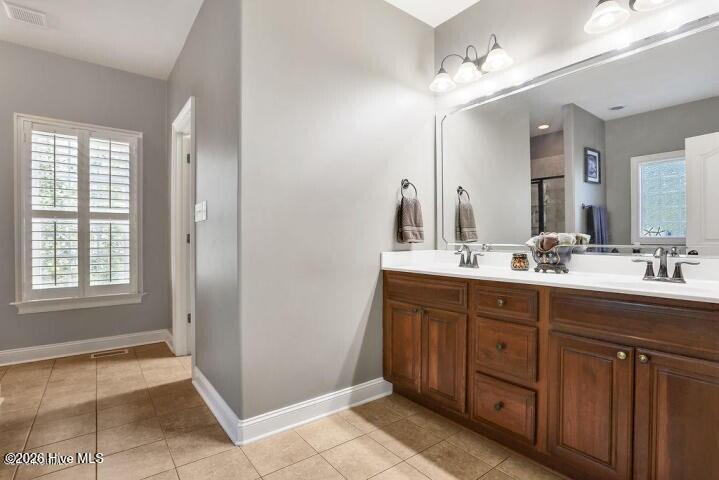 100559469 | Photo 12