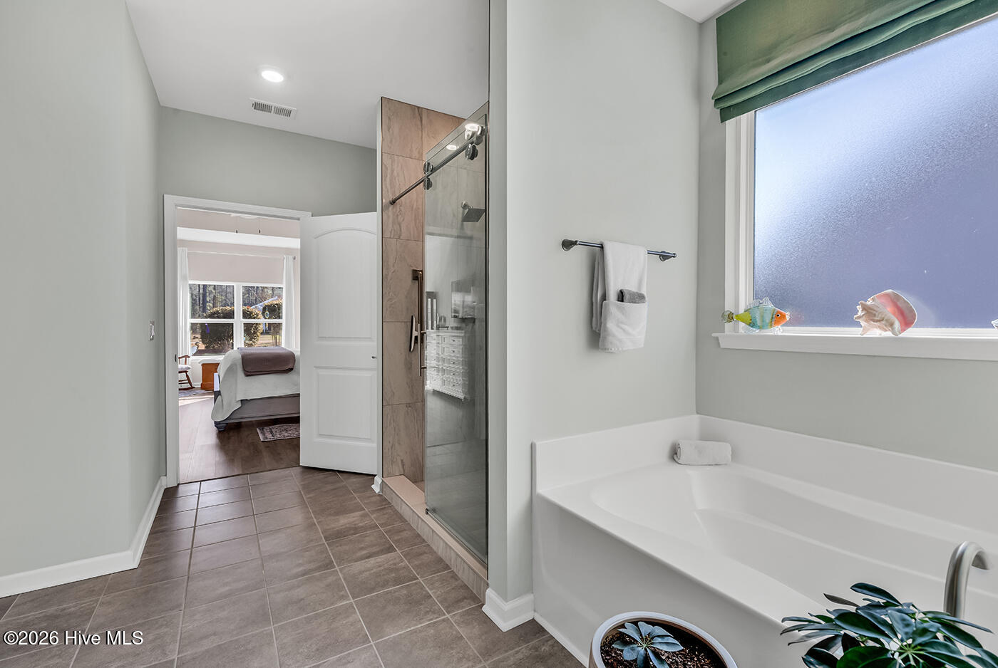 100553360 | Photo 24