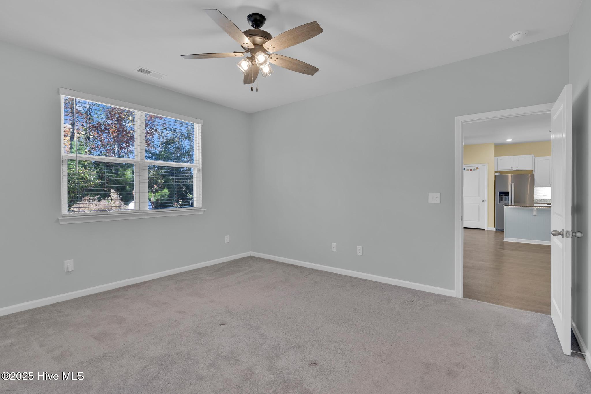 100542071 | Photo 12