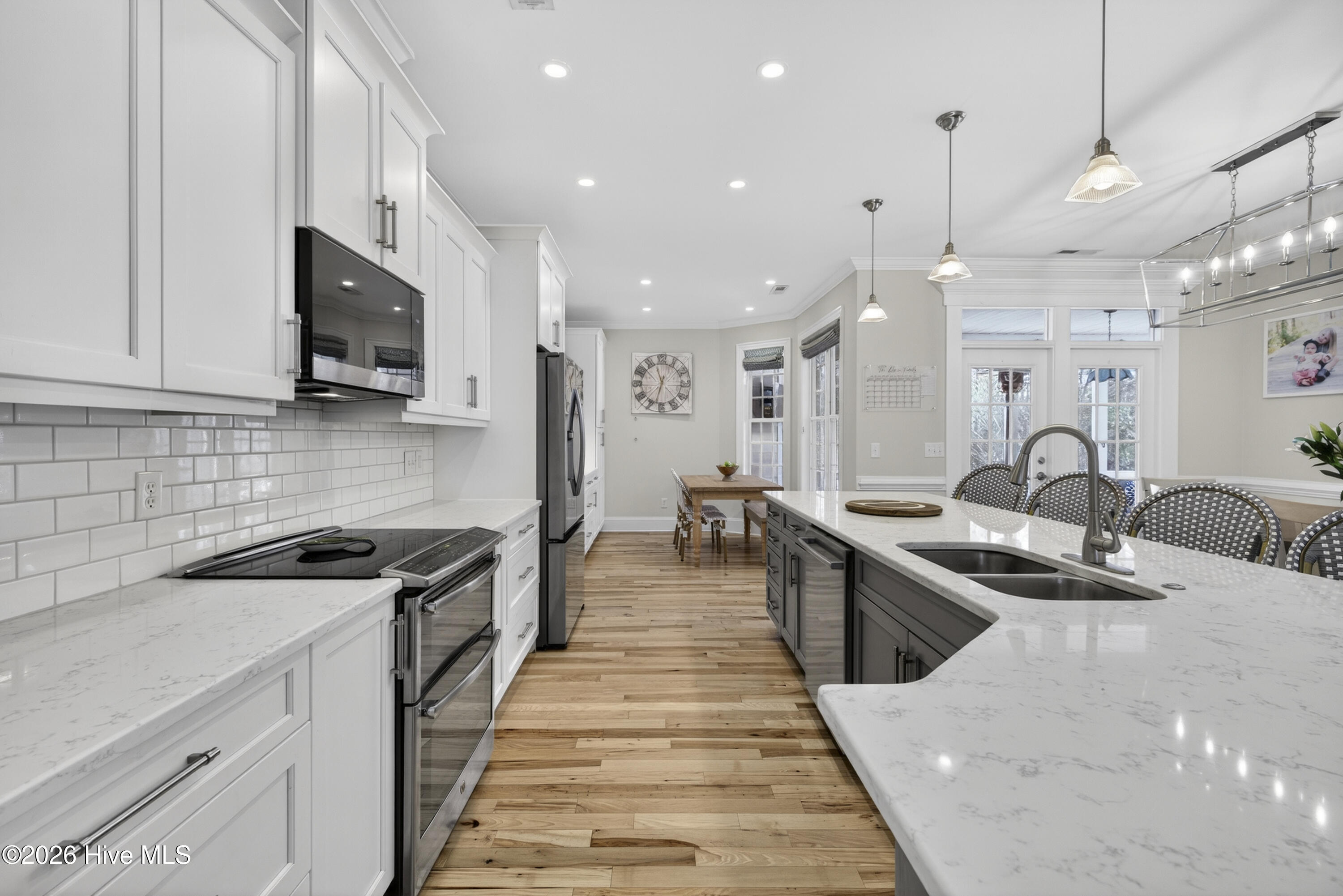 100564705 | Photo 12