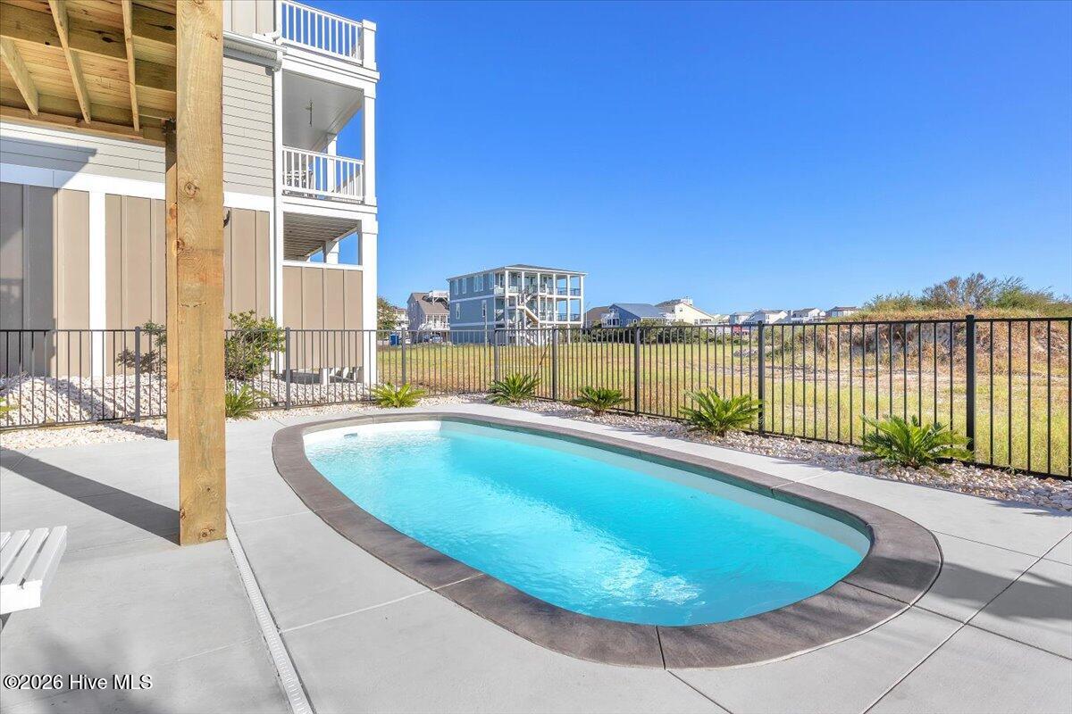 100565716 | Photo 59